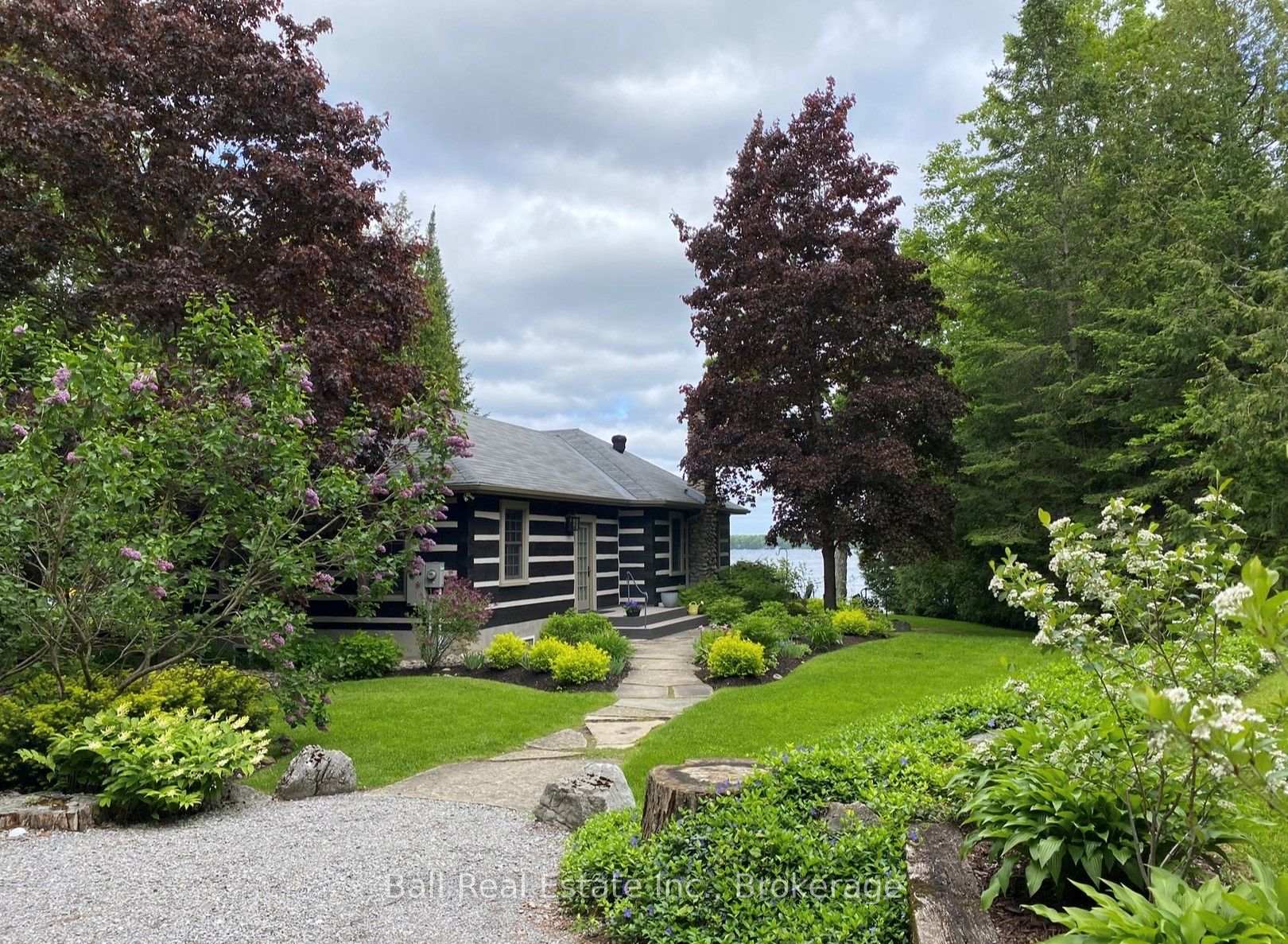 Front of 2933 Ayotte's Point Lane