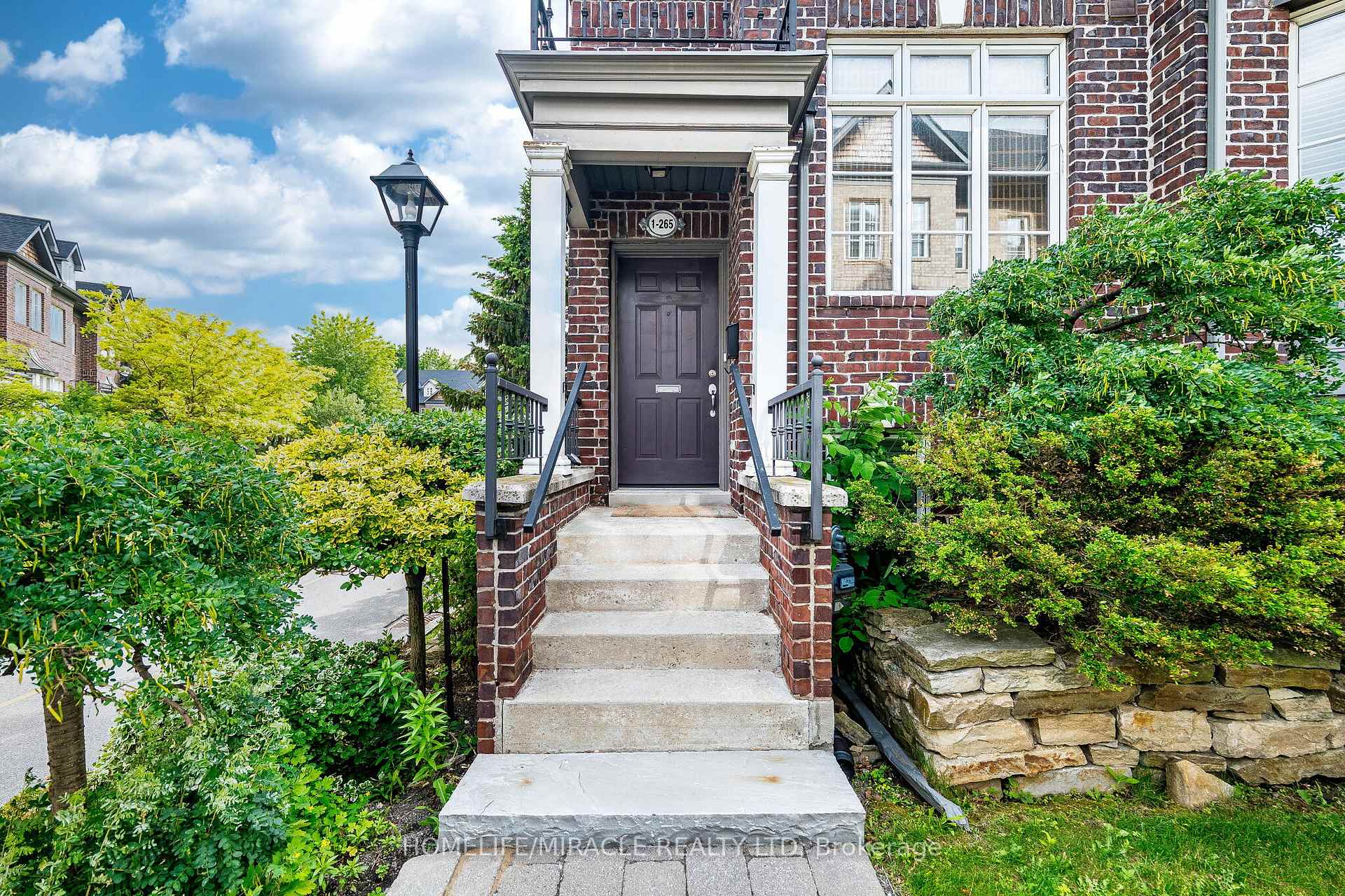 Photo 3 of Unit 1, 265 Van Dusen Boulevard, Etobicoke, Islington-City Centre West — HOMEH