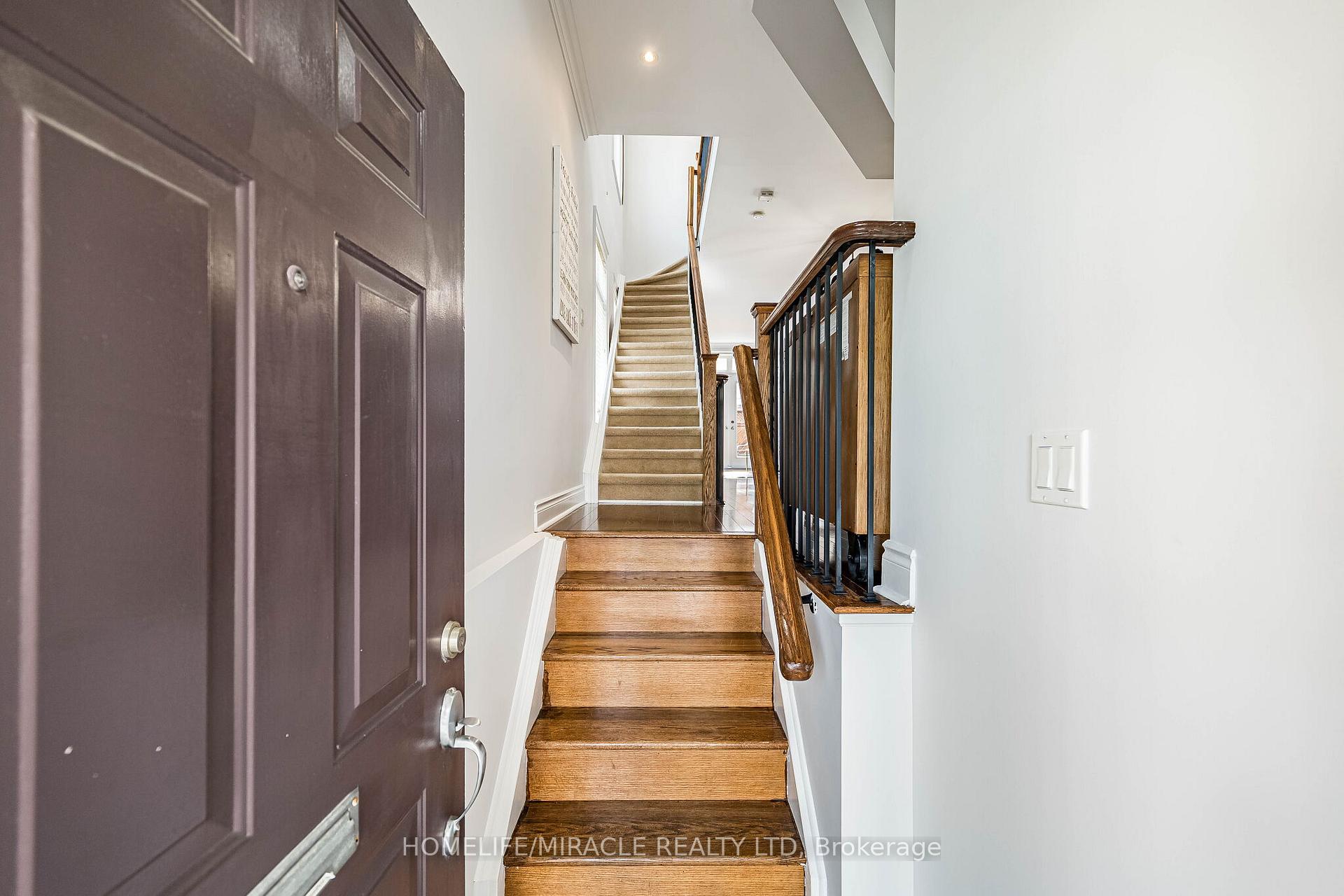 Photo 4 of Unit 1, 265 Van Dusen Boulevard, Etobicoke, Islington-City Centre West — HOMEH