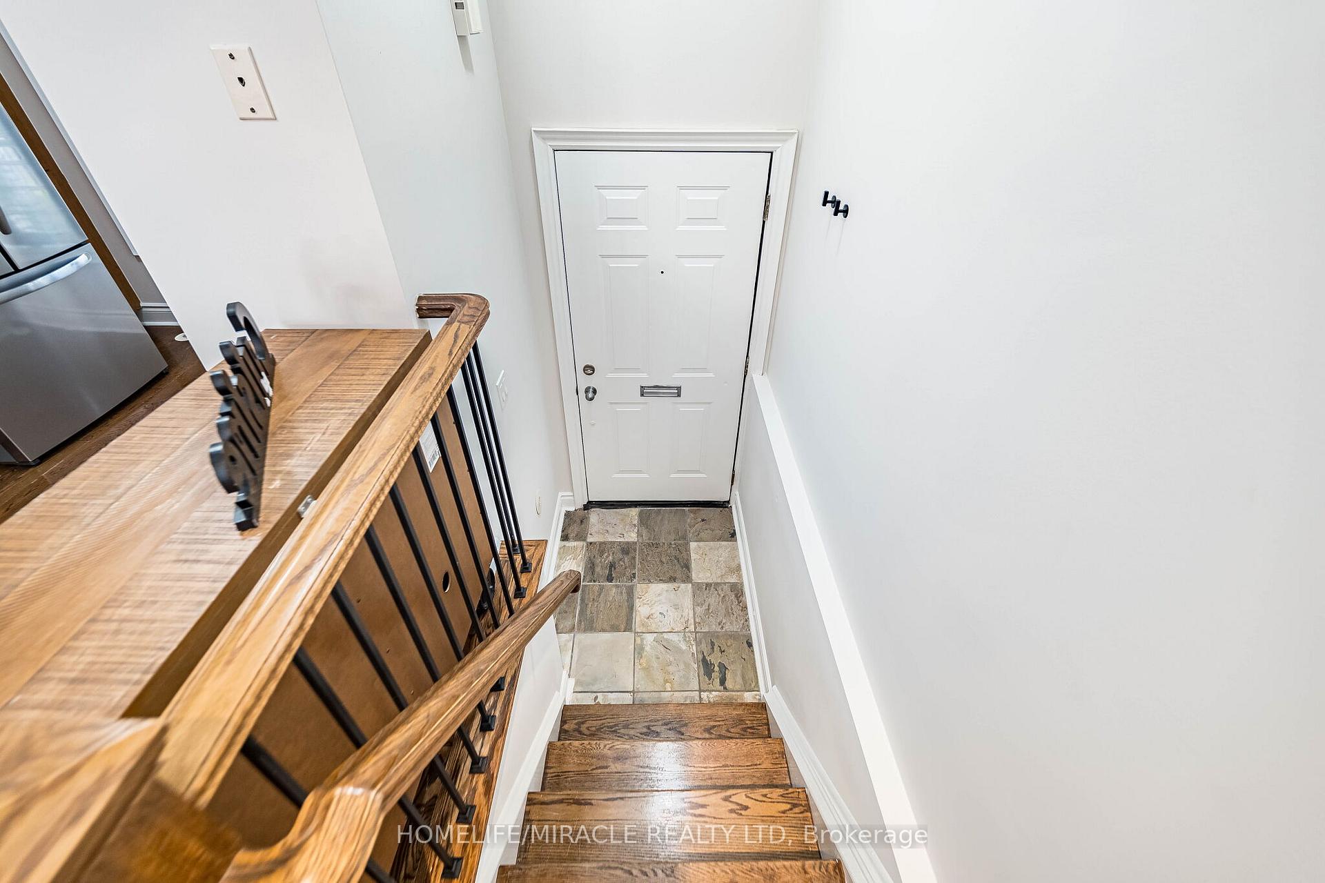 Photo 5 of Unit 1, 265 Van Dusen Boulevard, Etobicoke, Islington-City Centre West — HOMEH