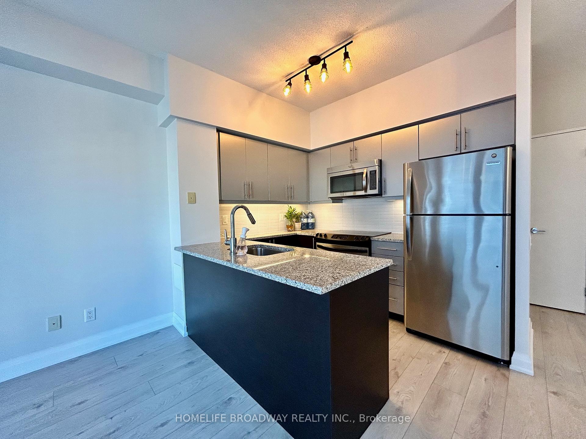 Photo 4 of Unit 811, 83 Redpath Avenue, Toronto, Mount Pleasant West — HOMEH