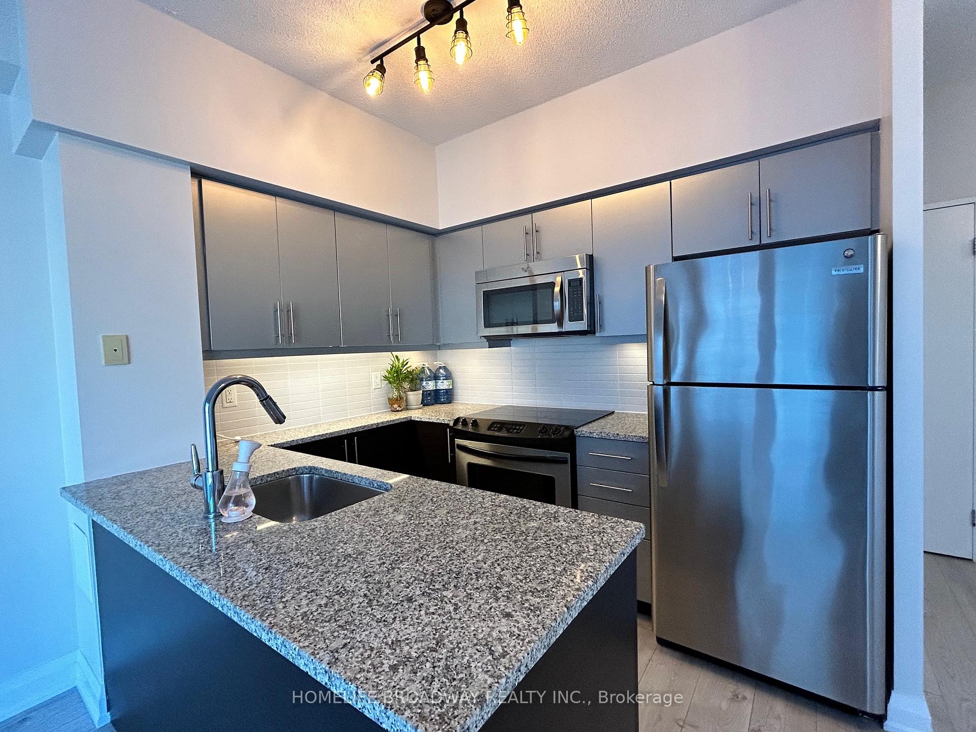 Photo 6 of Unit 811, 83 Redpath Avenue, Toronto, Mount Pleasant West — HOMEH