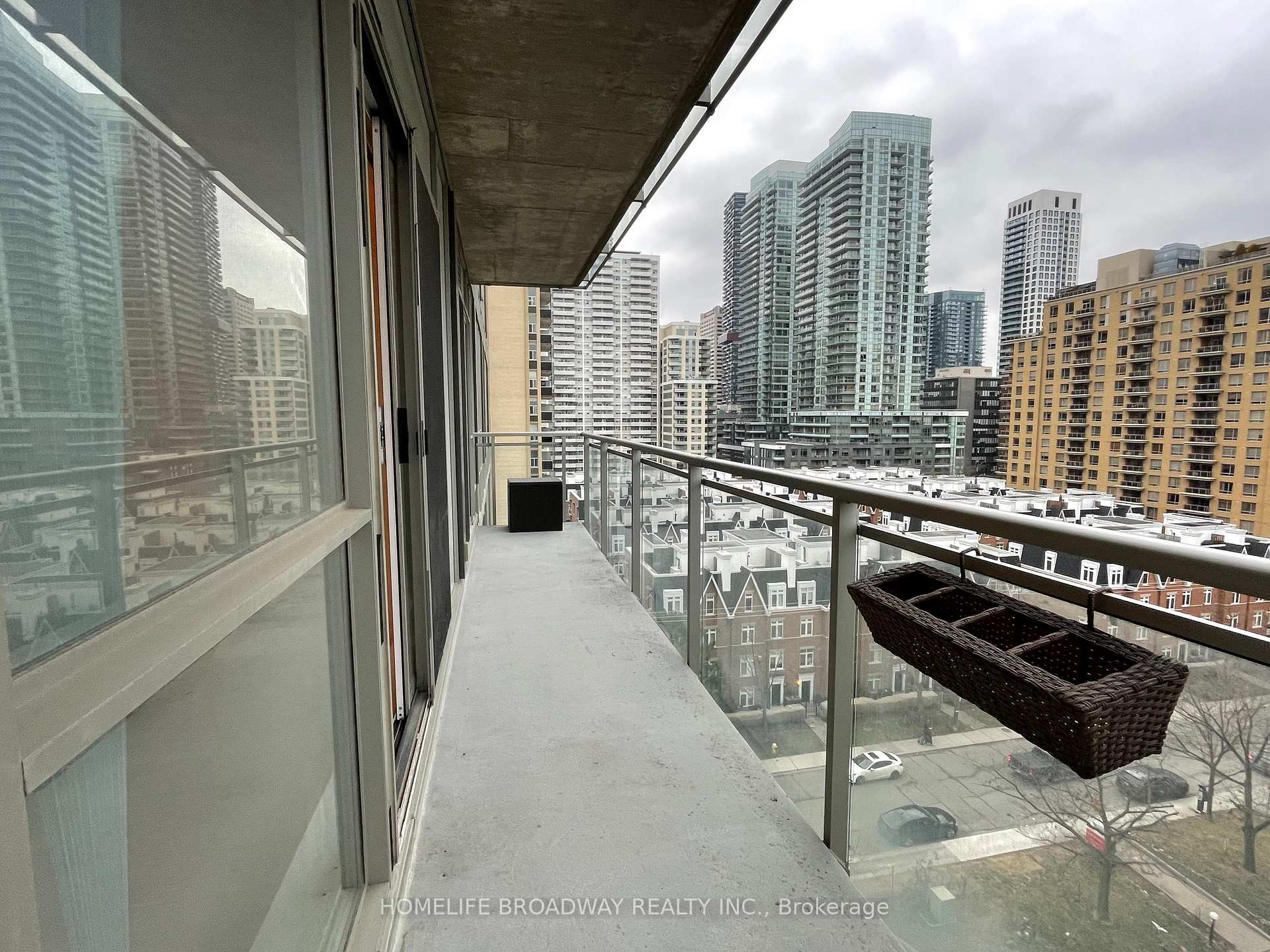 Photo 11 of Unit 811, 83 Redpath Avenue, Toronto, Mount Pleasant West — HOMEH
