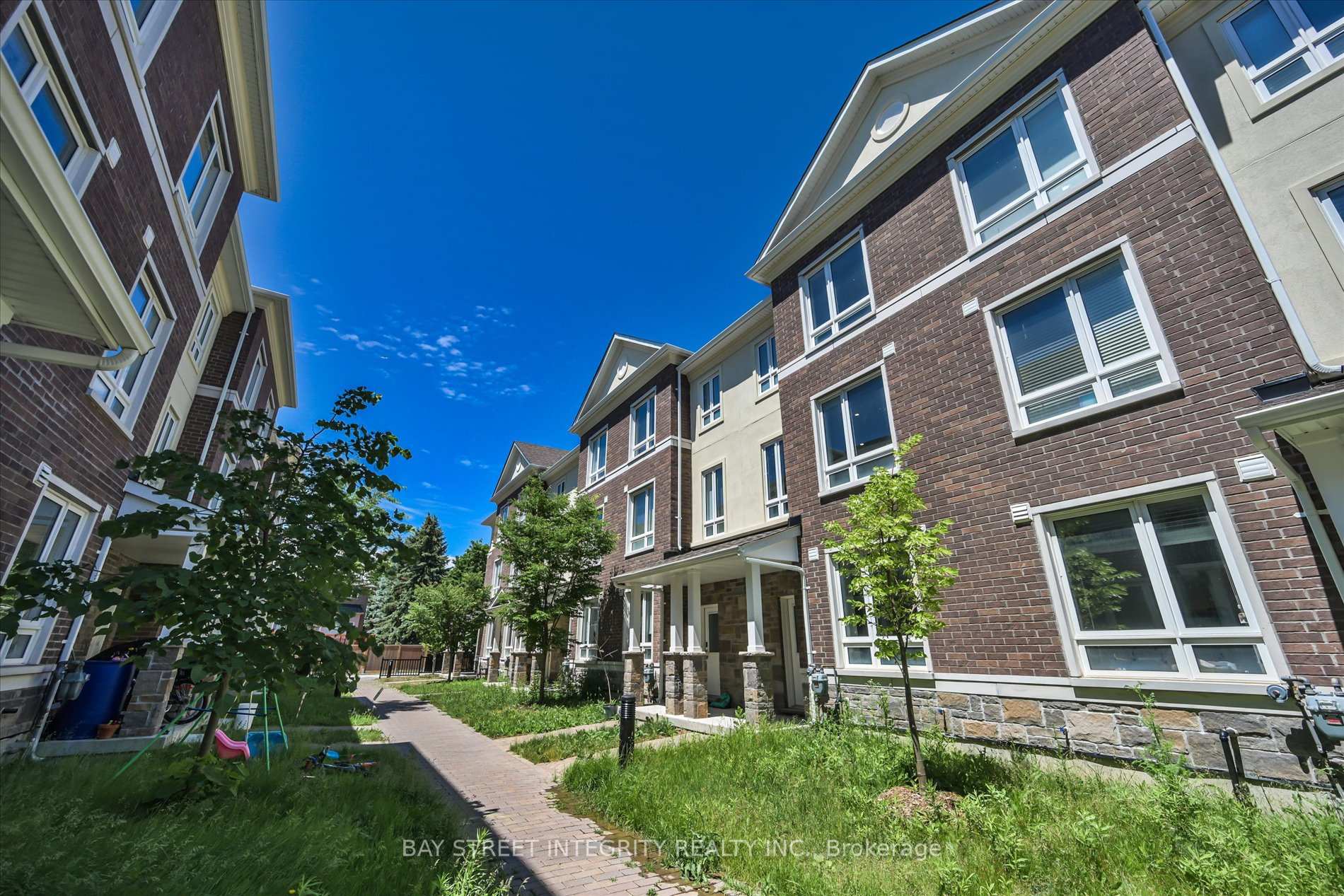Photo 2 of 23 Chicago Lane, Markham, Wismer — HOMEH