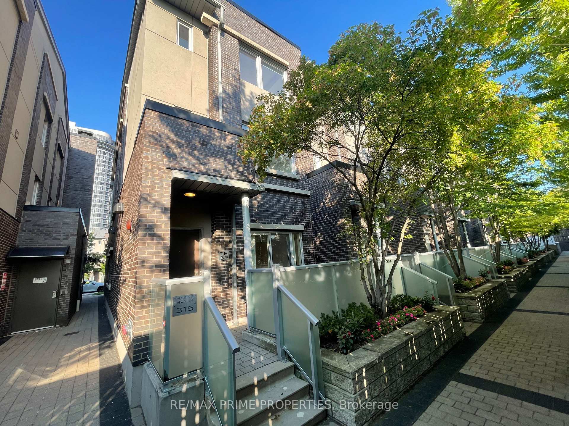 Front of Unit Th69, 315 Village Green Square