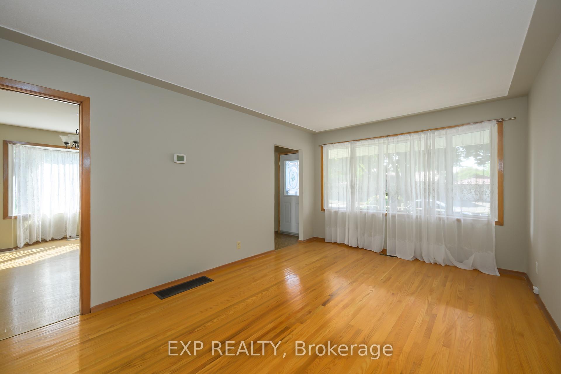 Photo 2 of 289 Fairhaven Circle, London, East O — HOMEH