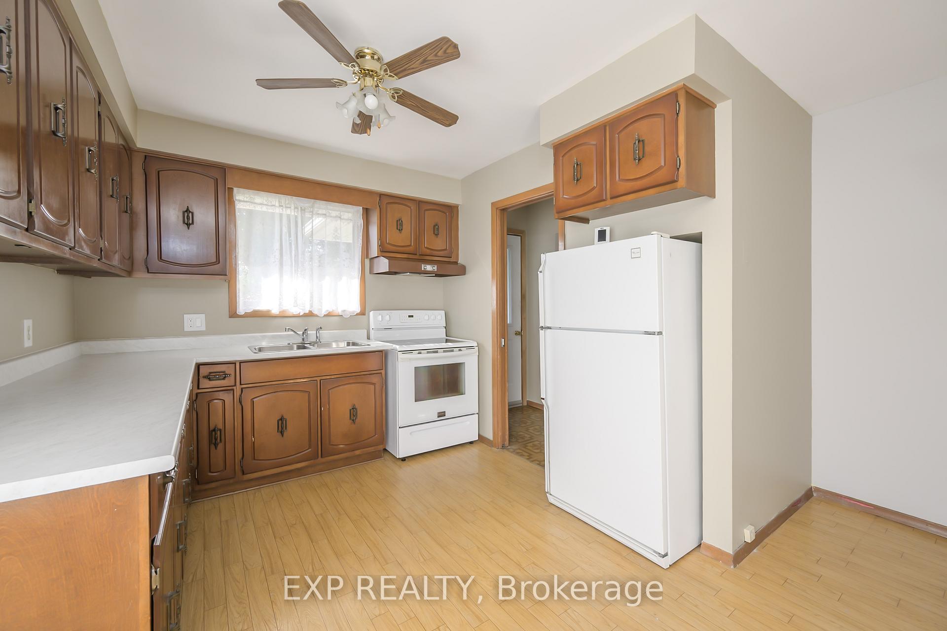 Photo 5 of 289 Fairhaven Circle, London, East O — HOMEH