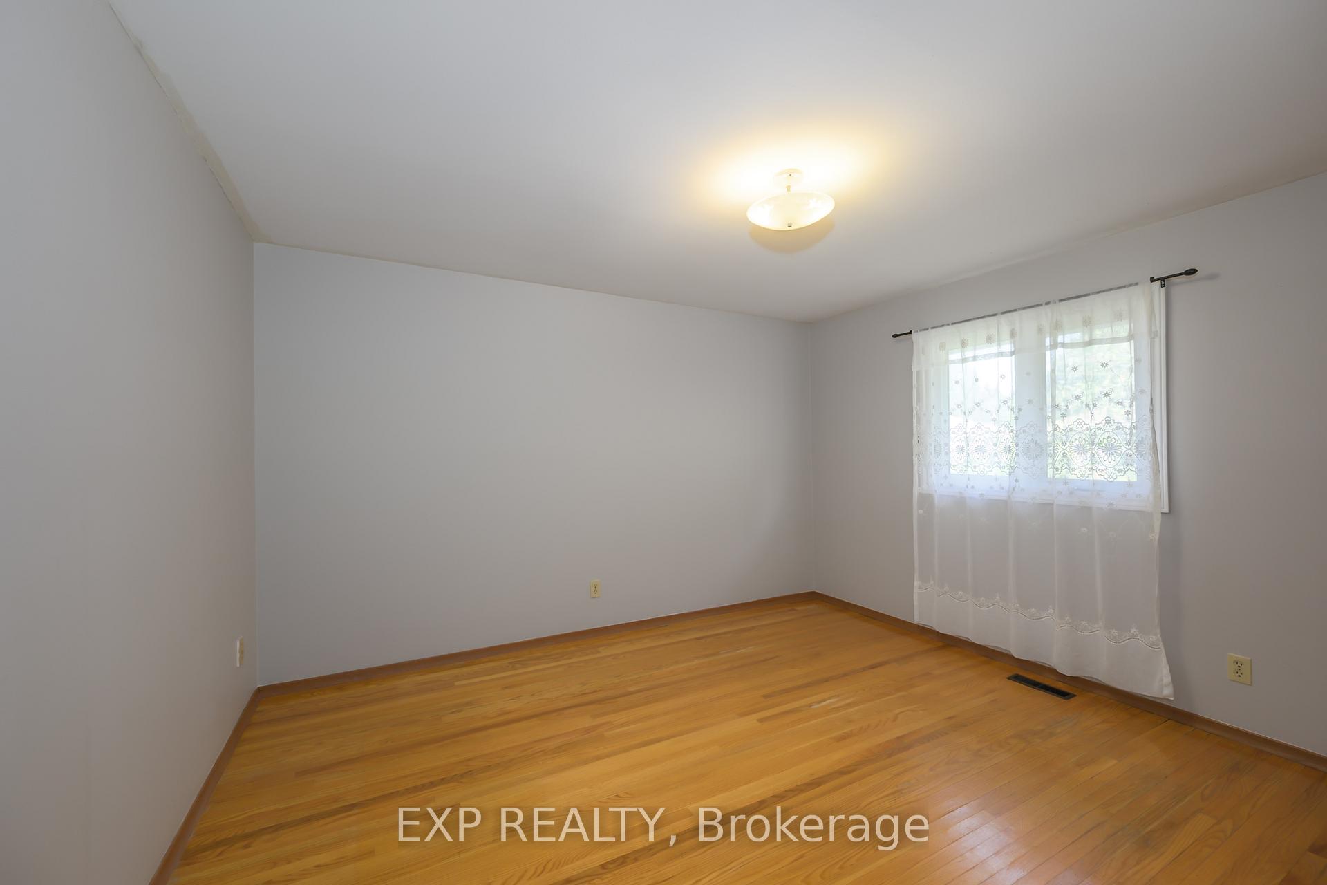 Photo 10 of 289 Fairhaven Circle, London, East O — HOMEH