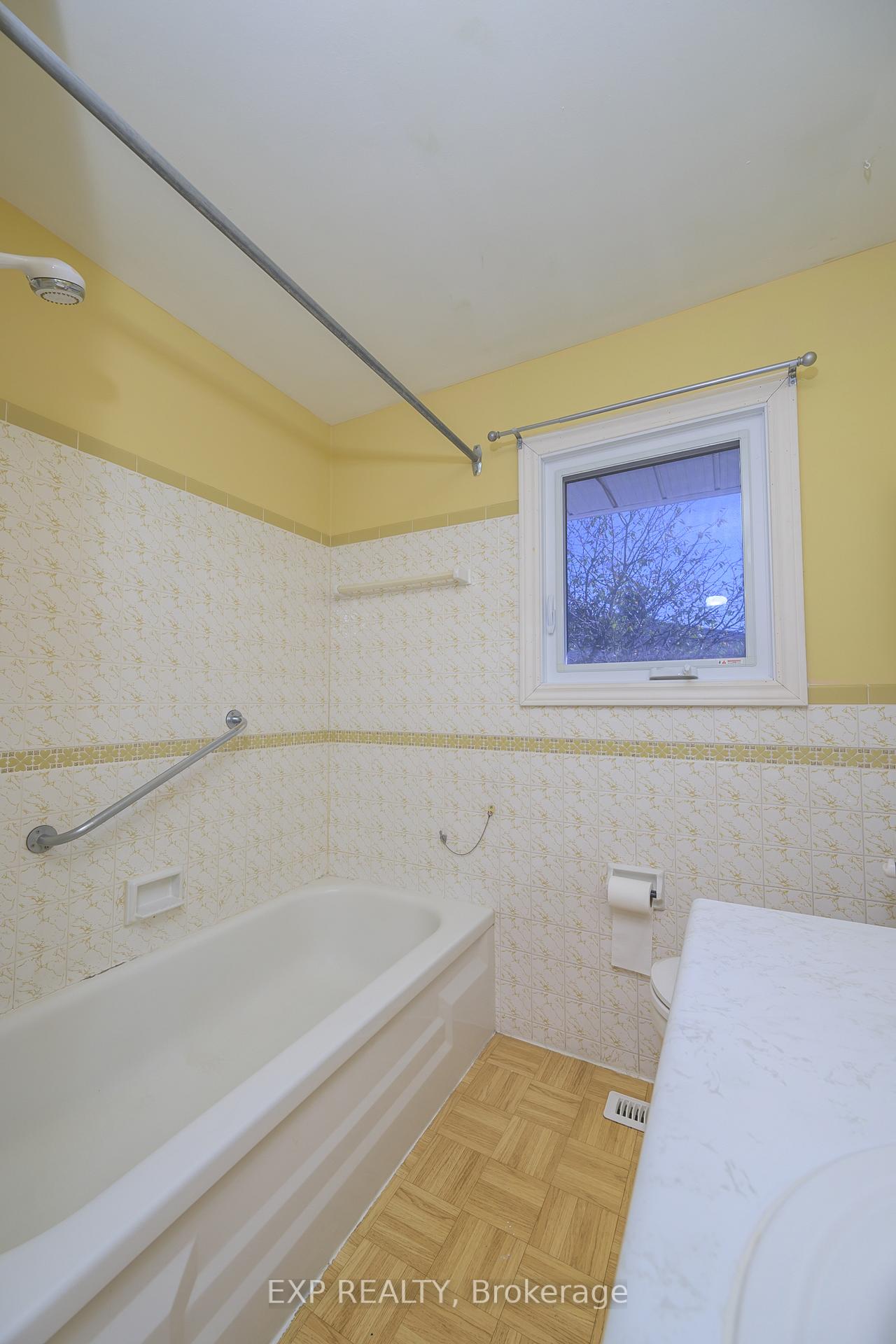 Photo 15 of 289 Fairhaven Circle, London, East O — HOMEH