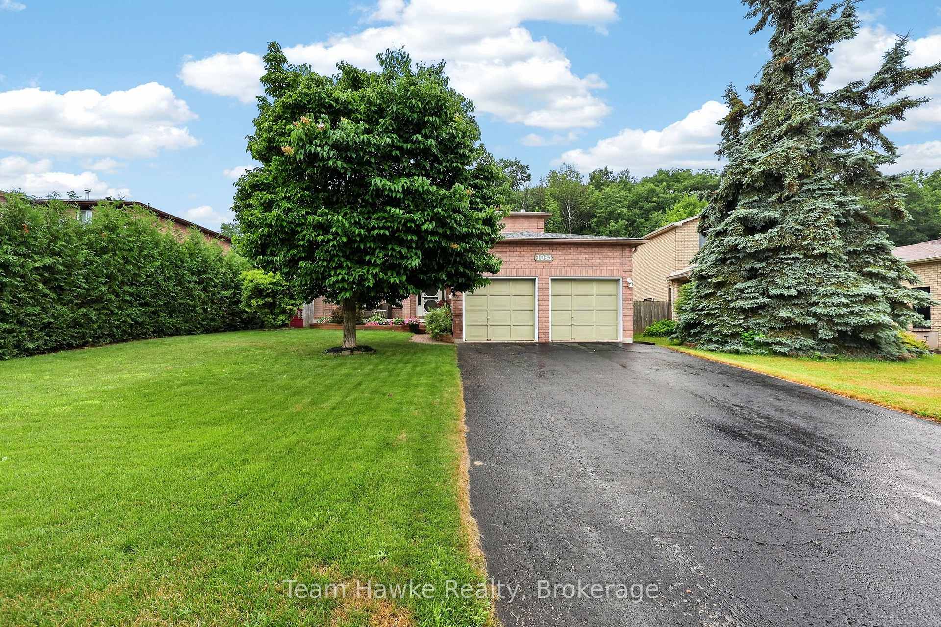 Photo 2 of 1085 Dina Crescent, Midland — HOMEH