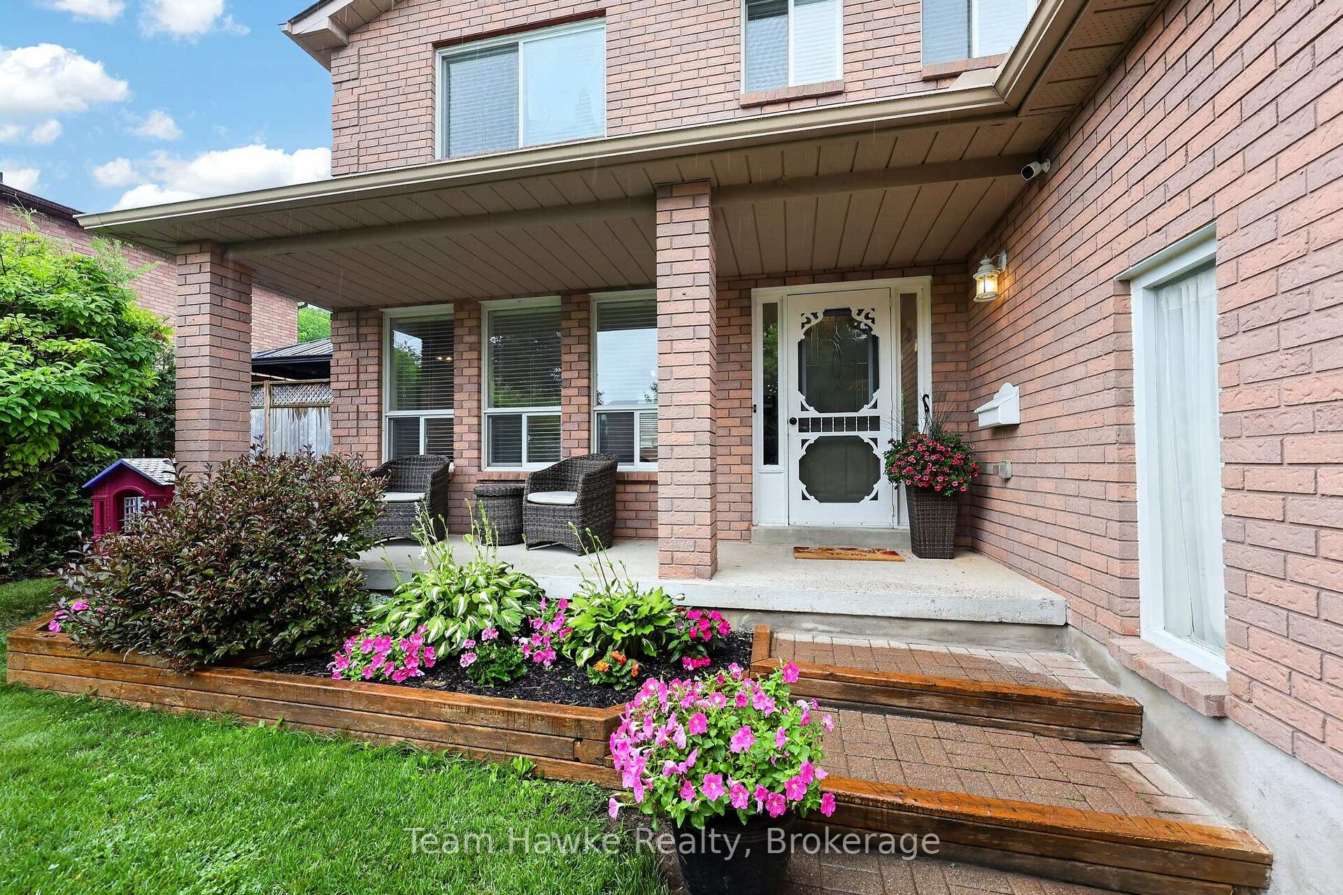 Photo 4 of 1085 Dina Crescent, Midland — HOMEH