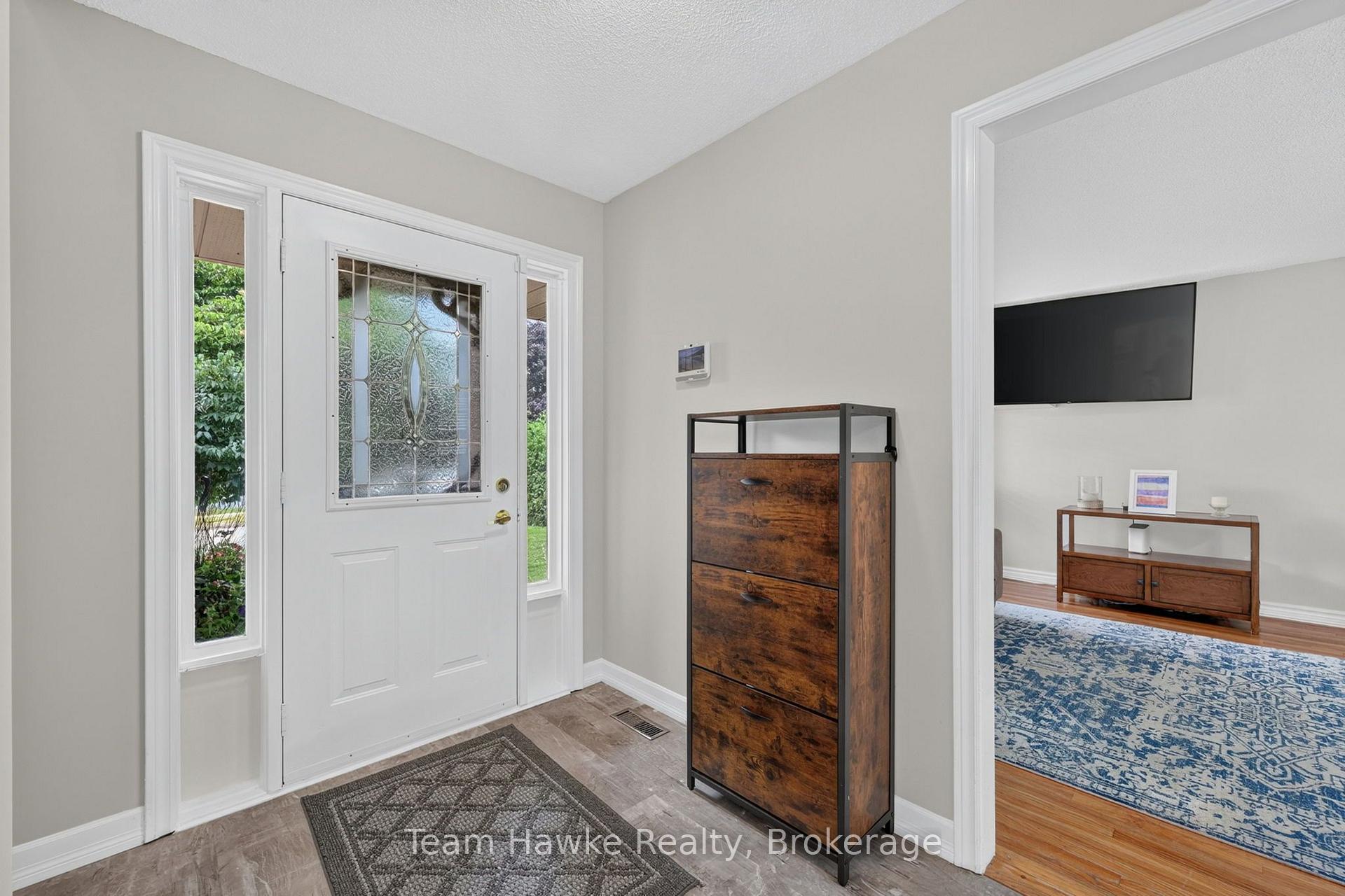 Photo 5 of 1085 Dina Crescent, Midland — HOMEH