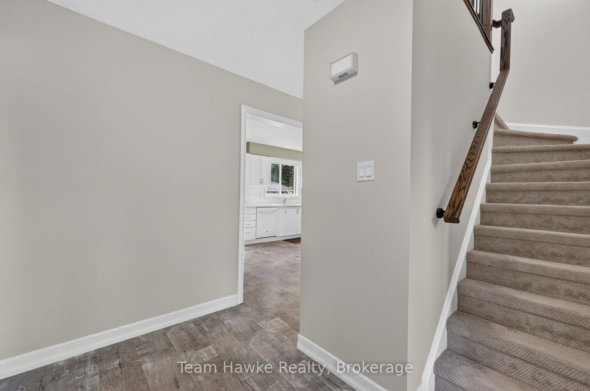 Photo 6 of 1085 Dina Crescent, Midland — HOMEH