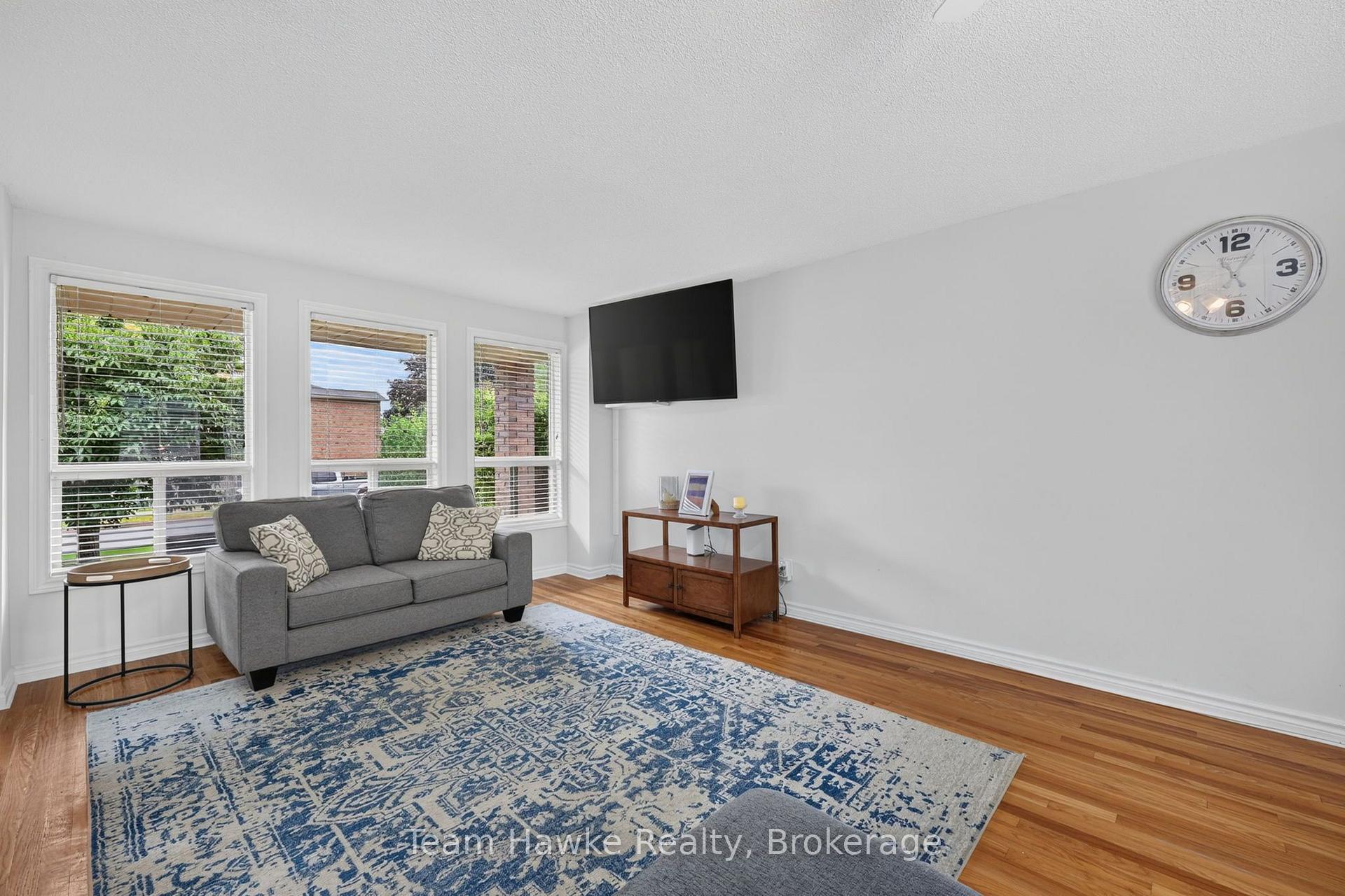 Photo 9 of 1085 Dina Crescent, Midland — HOMEH