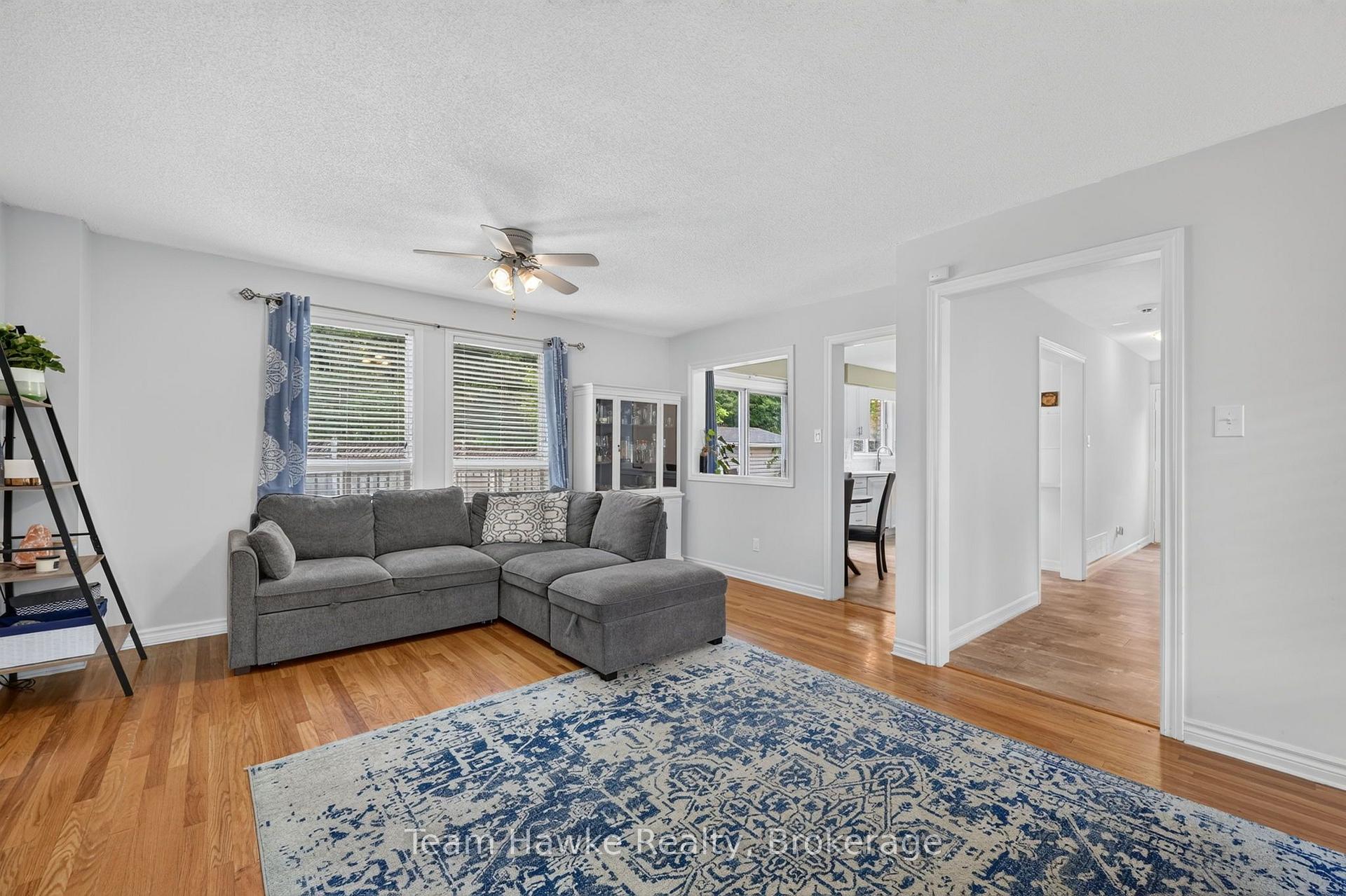 Photo 11 of 1085 Dina Crescent, Midland — HOMEH