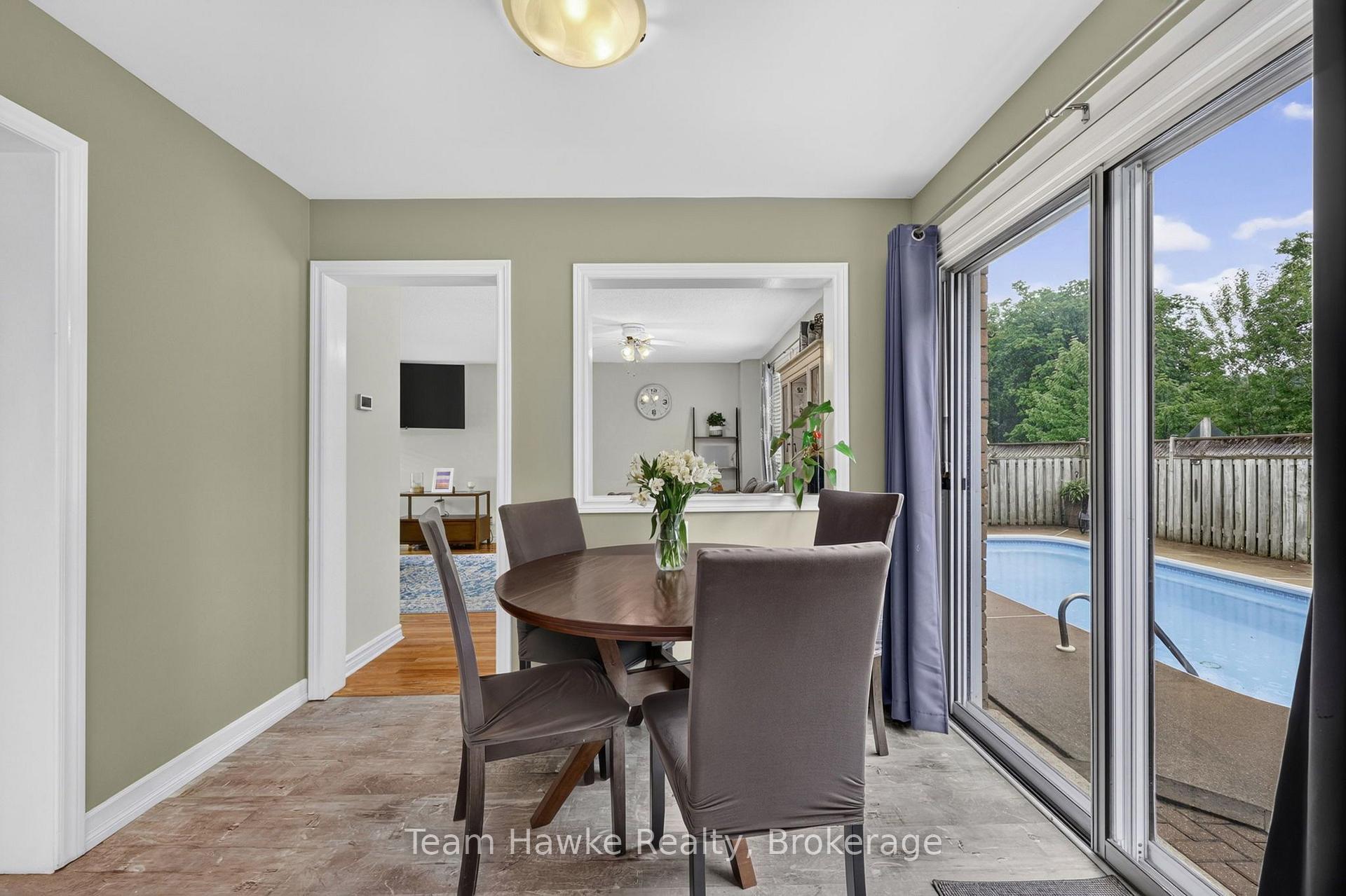 Photo 12 of 1085 Dina Crescent, Midland — HOMEH