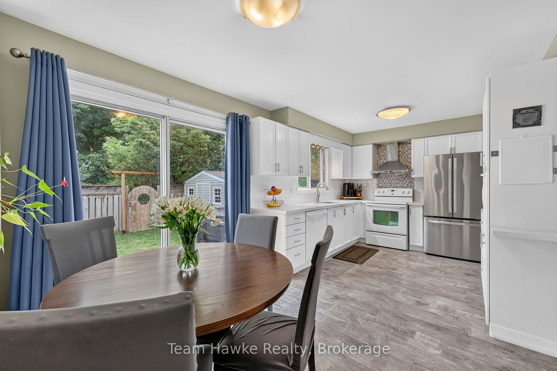 Photo 13 of 1085 Dina Crescent, Midland — HOMEH