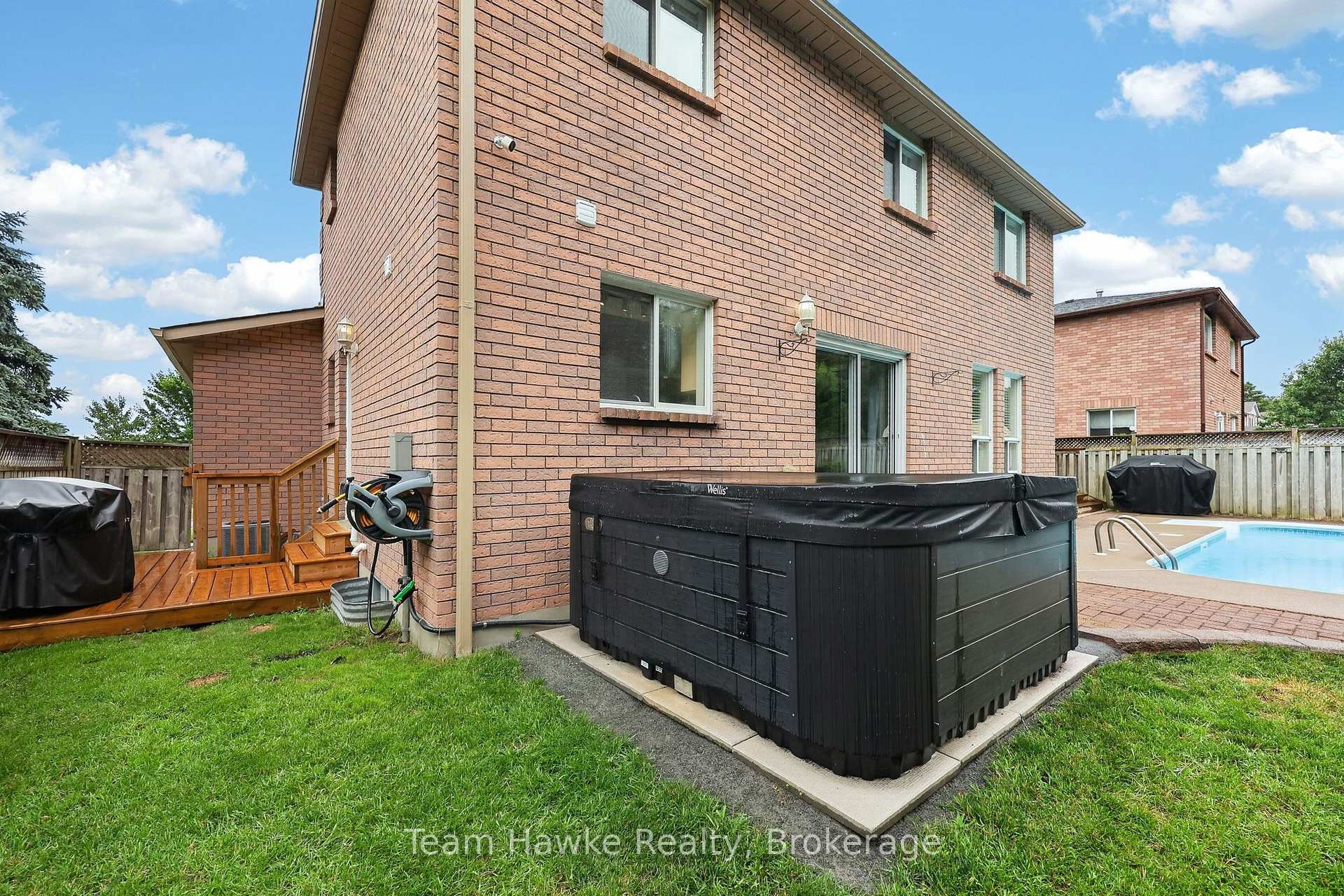 Photo 37 of 1085 Dina Crescent, Midland — HOMEH
