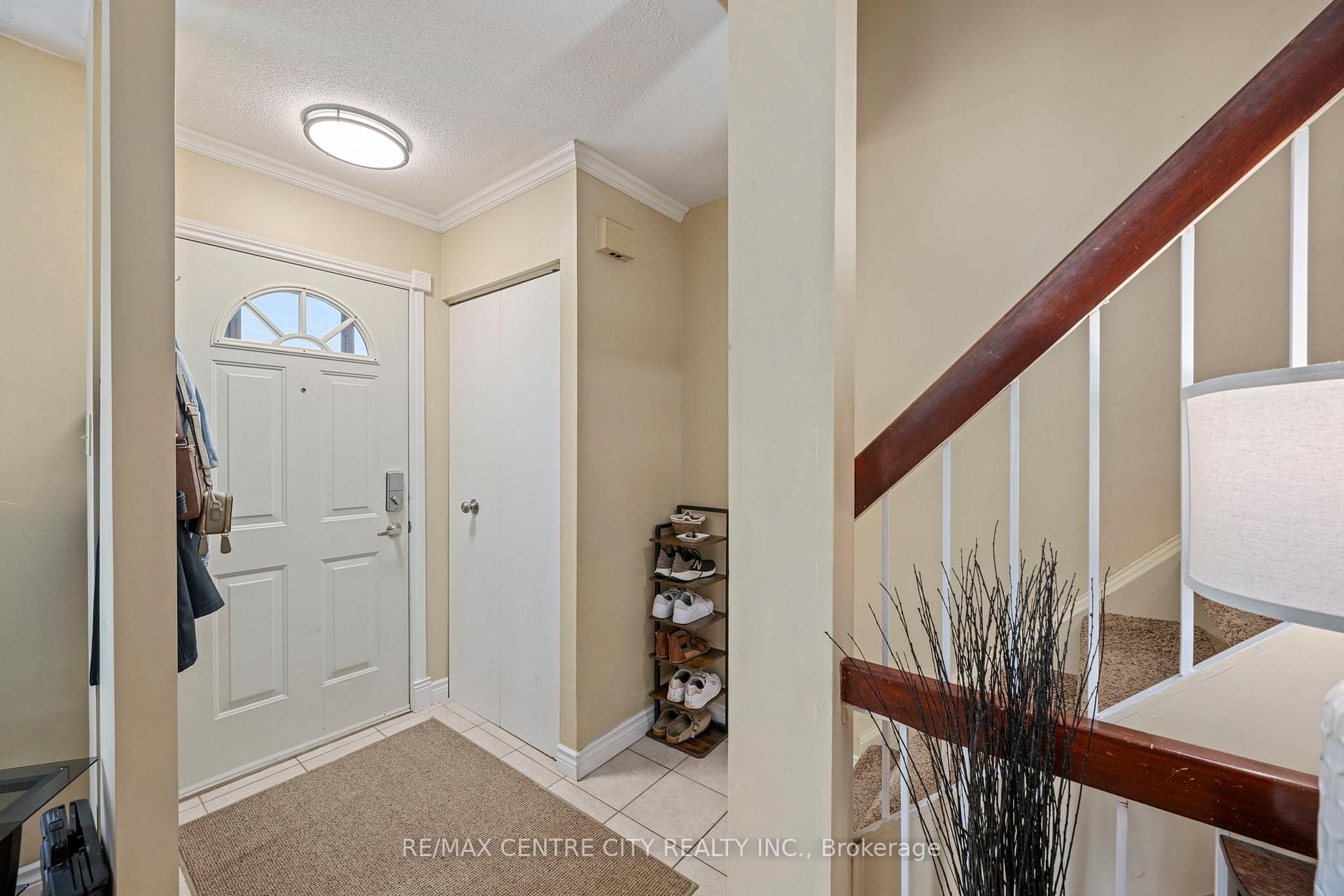 Photo 4 of Unit 9, 475 Sandringham Crescent, London, South R — HOMEH