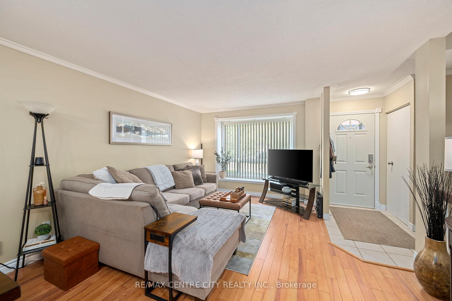Photo 5 of Unit 9, 475 Sandringham Crescent, London, South R — HOMEH