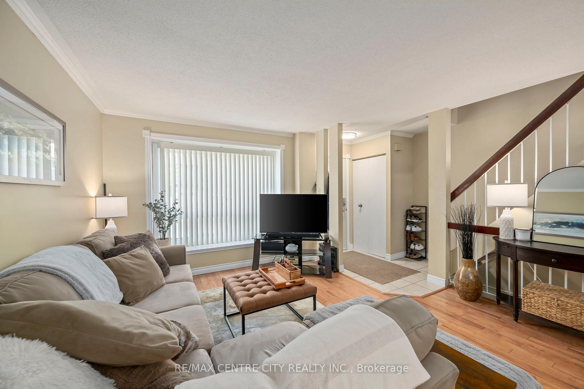 Photo 6 of Unit 9, 475 Sandringham Crescent, London, South R — HOMEH