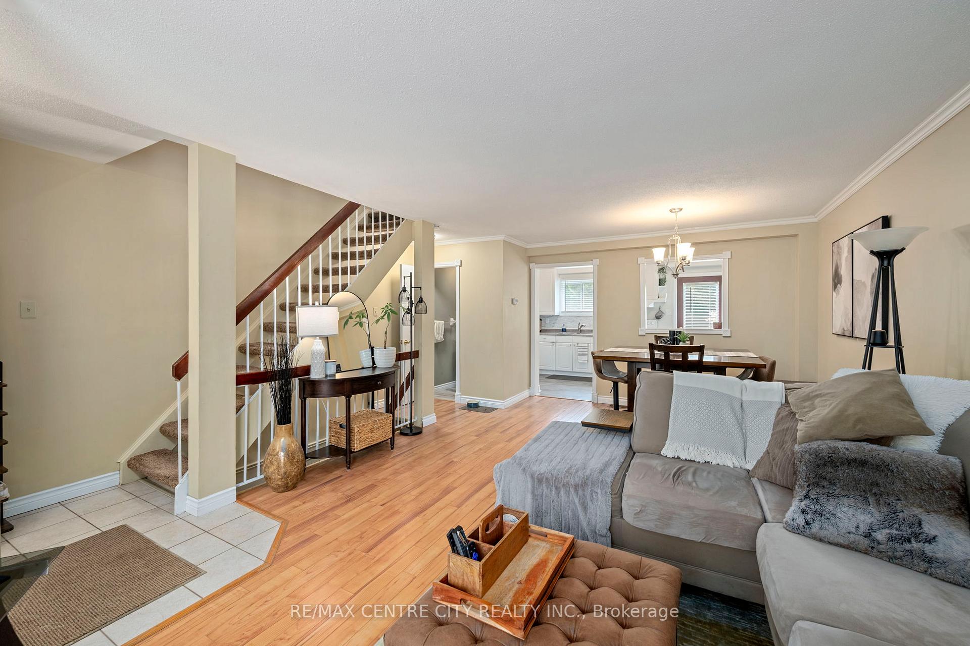 Photo 7 of Unit 9, 475 Sandringham Crescent, London, South R — HOMEH