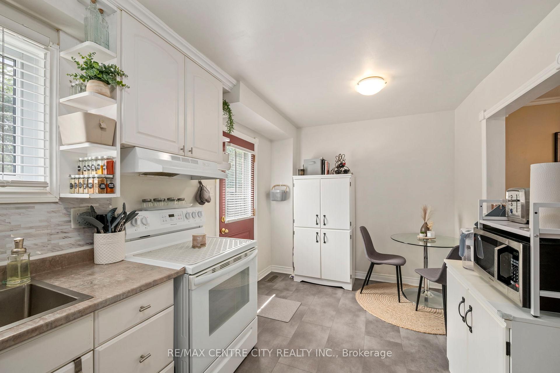 Photo 11 of Unit 9, 475 Sandringham Crescent, London, South R — HOMEH