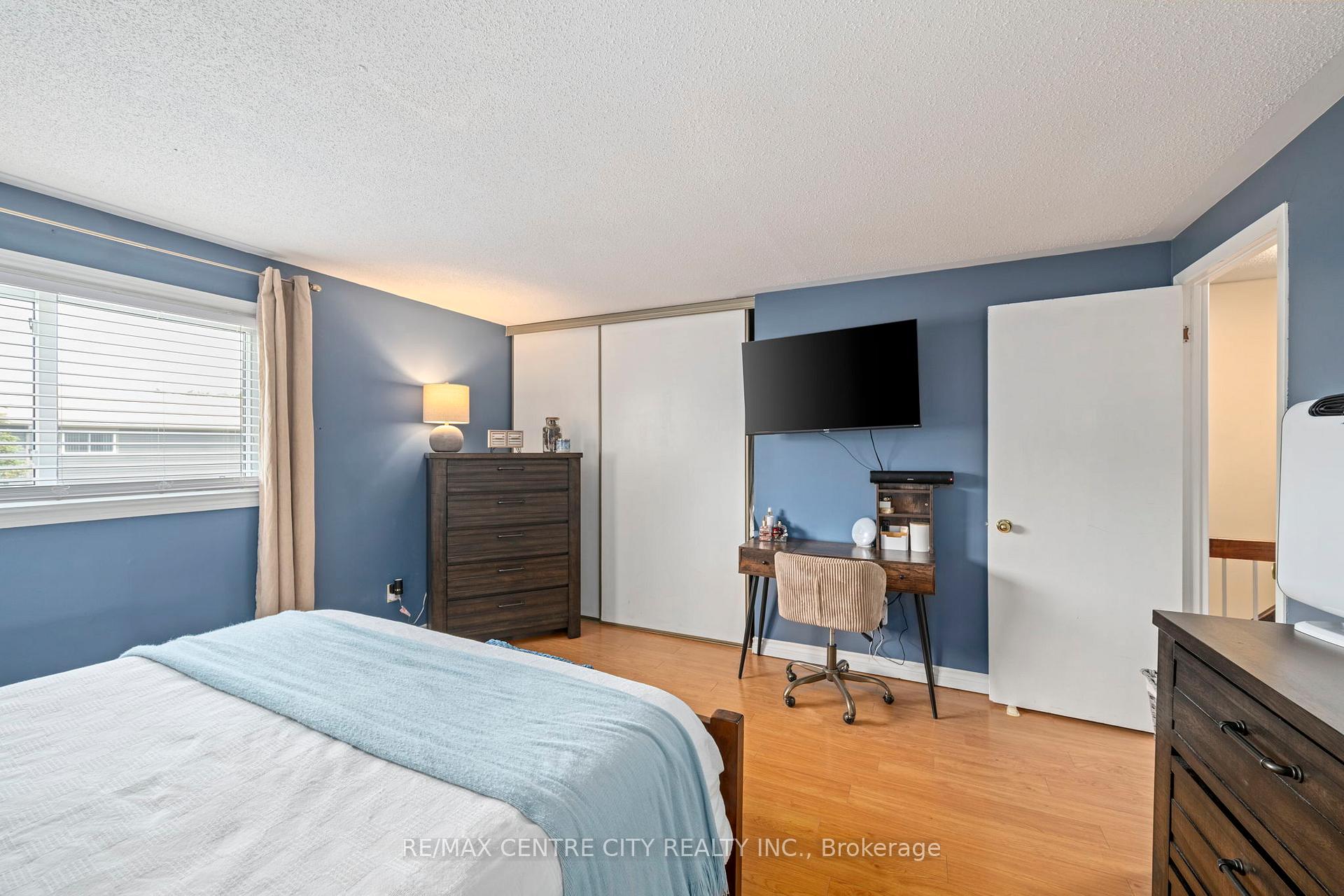 Photo 17 of Unit 9, 475 Sandringham Crescent, London, South R — HOMEH
