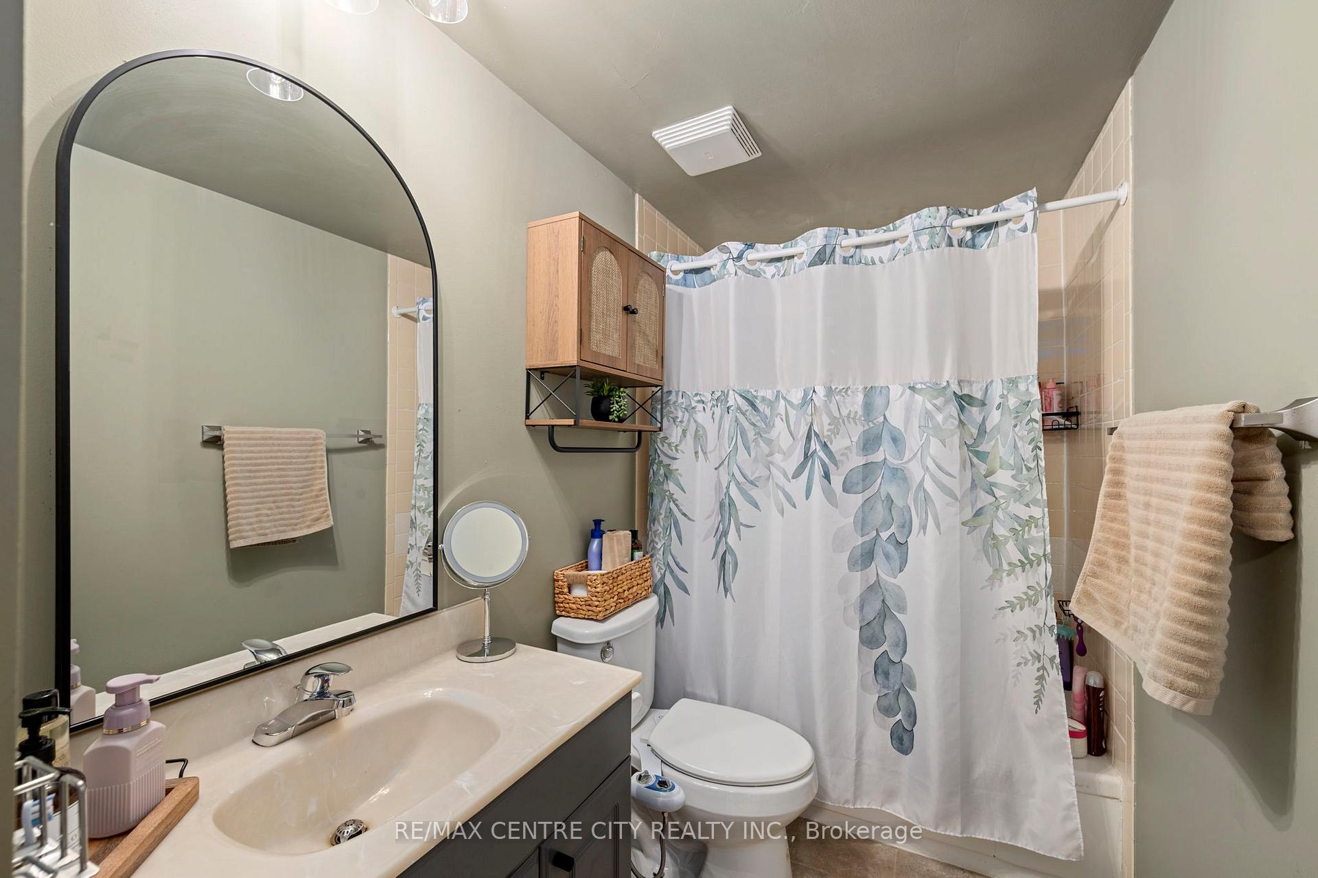 Photo 19 of Unit 9, 475 Sandringham Crescent, London, South R — HOMEH