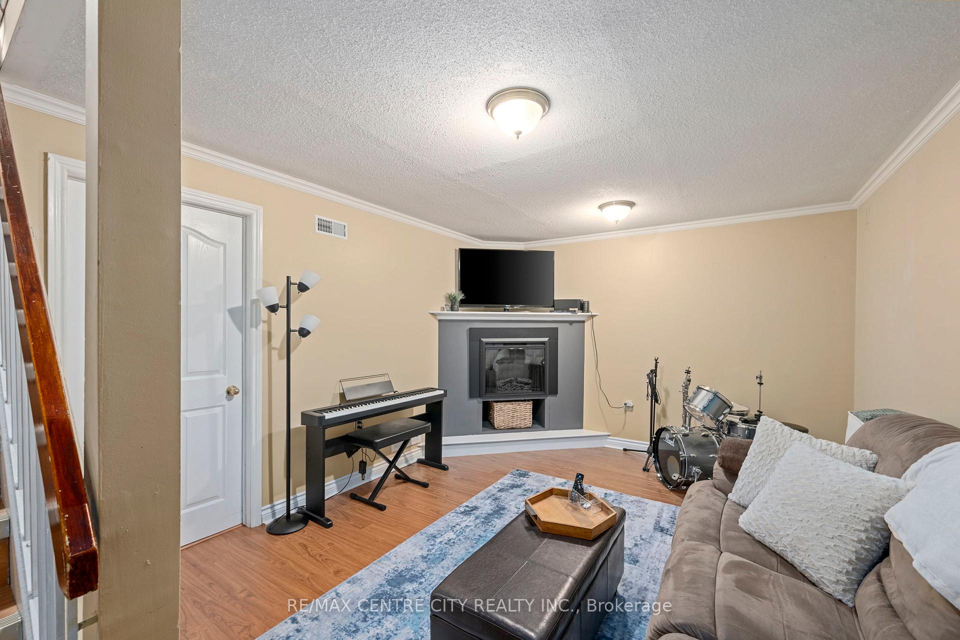 Photo 24 of Unit 9, 475 Sandringham Crescent, London, South R — HOMEH
