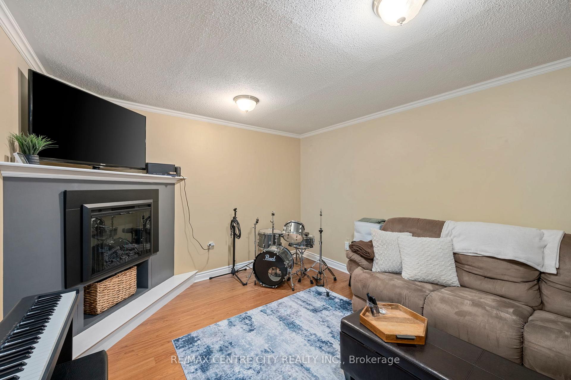 Photo 25 of Unit 9, 475 Sandringham Crescent, London, South R — HOMEH