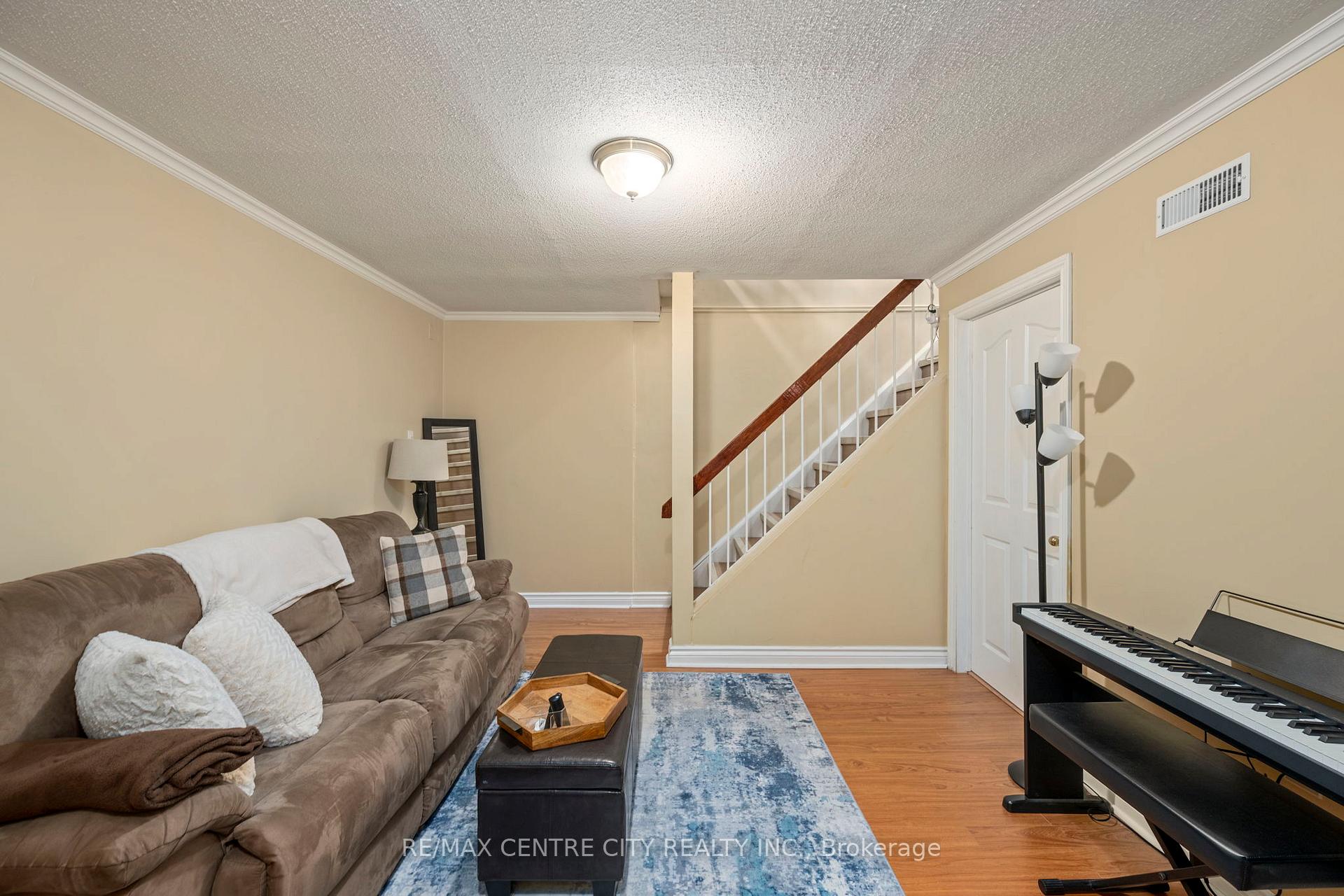 Photo 26 of Unit 9, 475 Sandringham Crescent, London, South R — HOMEH