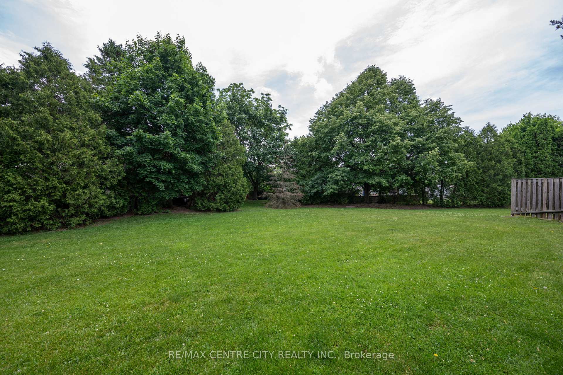 Photo 30 of Unit 9, 475 Sandringham Crescent, London, South R — HOMEH