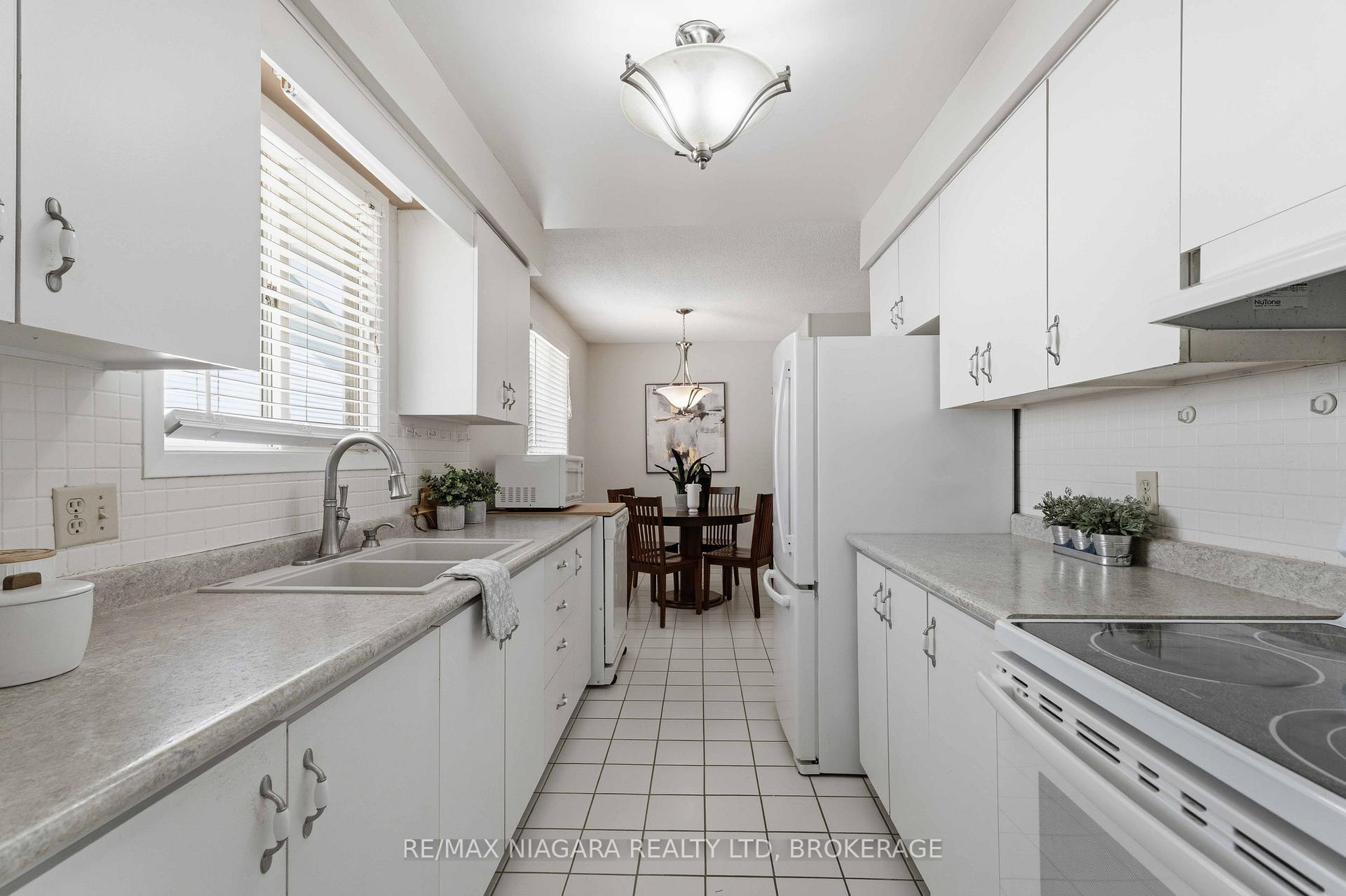 Photo 9 of 6156 Wildrose Crescent, Niagara Falls, Oldfield — HOMEH