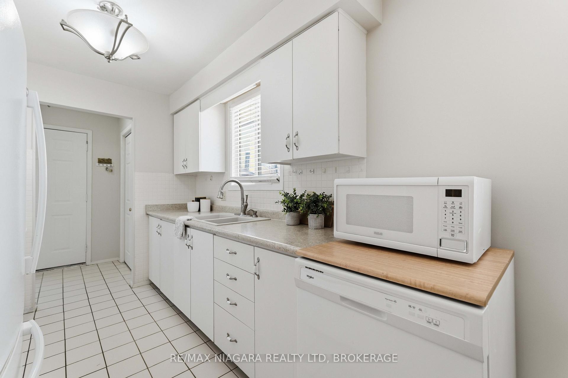 Photo 11 of 6156 Wildrose Crescent, Niagara Falls, Oldfield — HOMEH