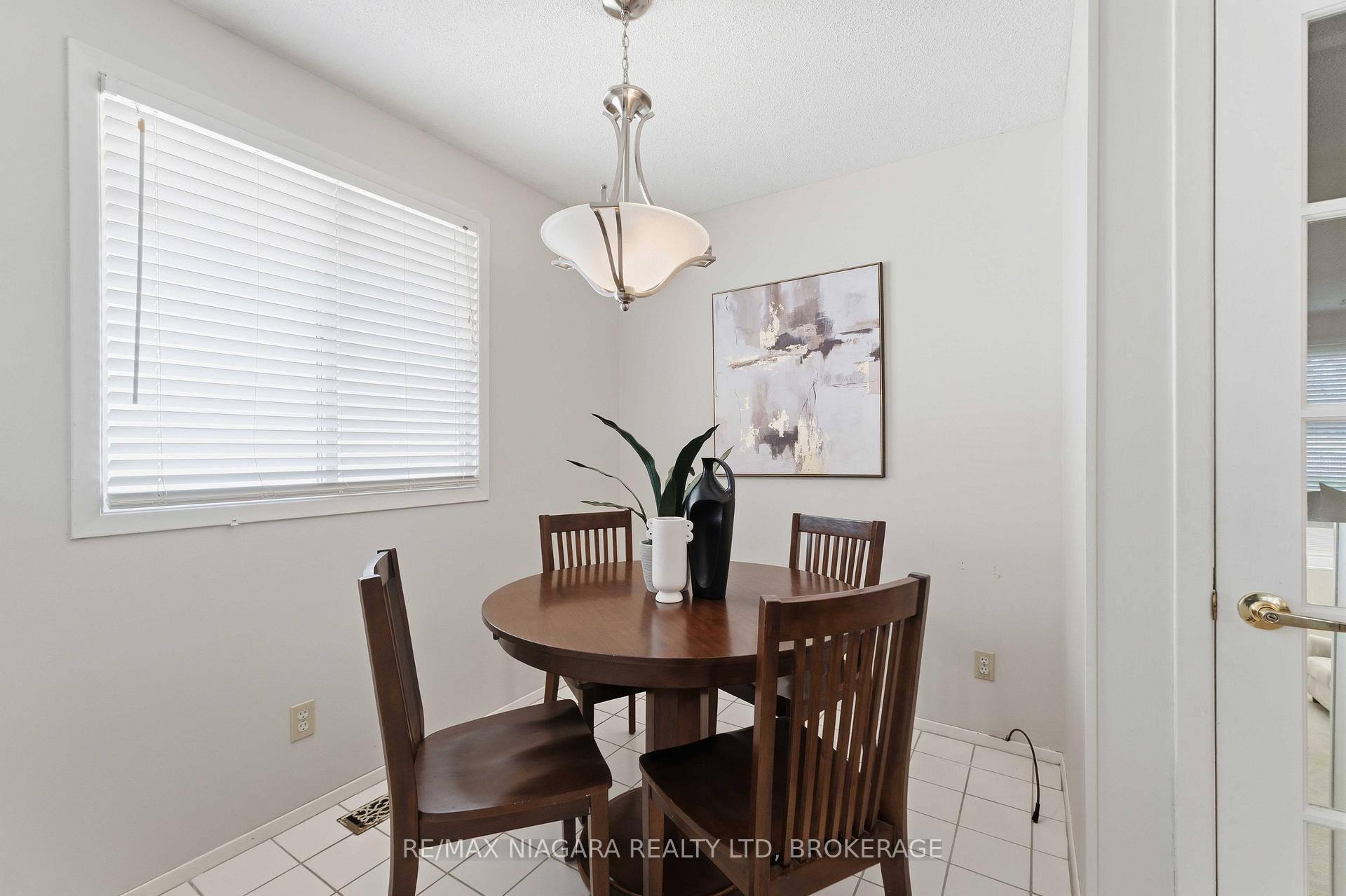 Photo 12 of 6156 Wildrose Crescent, Niagara Falls, Oldfield — HOMEH