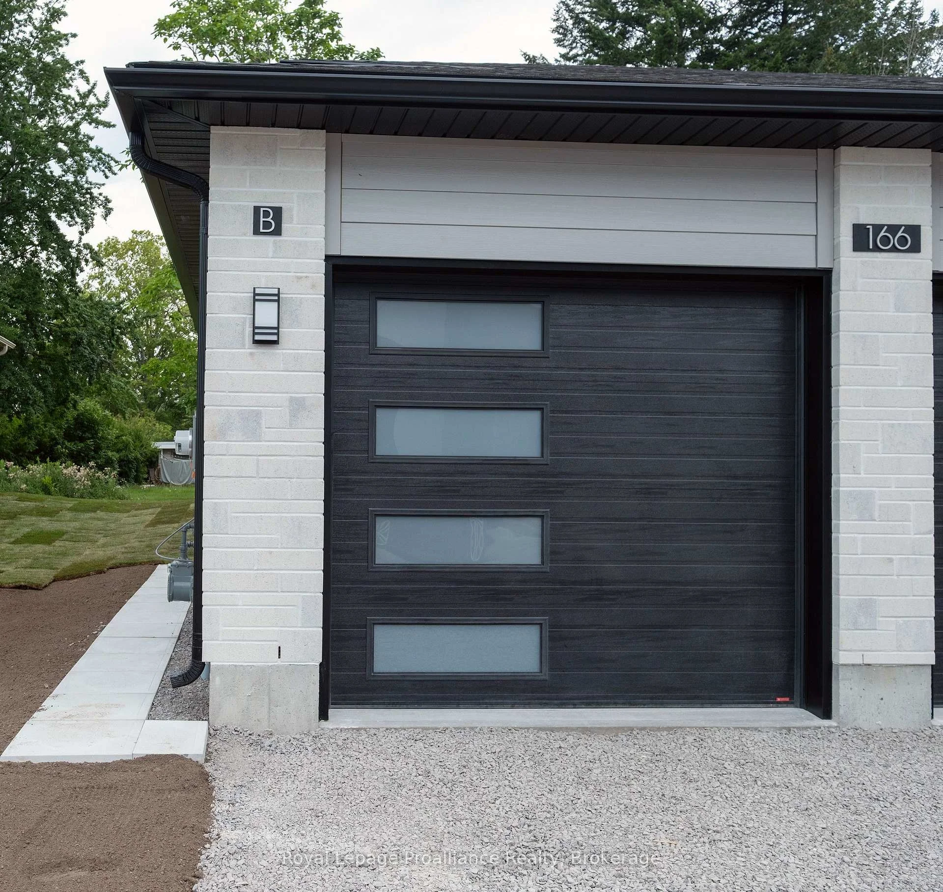 Photo 4 of Unit B, 166 Sienna Avenue, Belleville, Belleville Ward — HOMEH