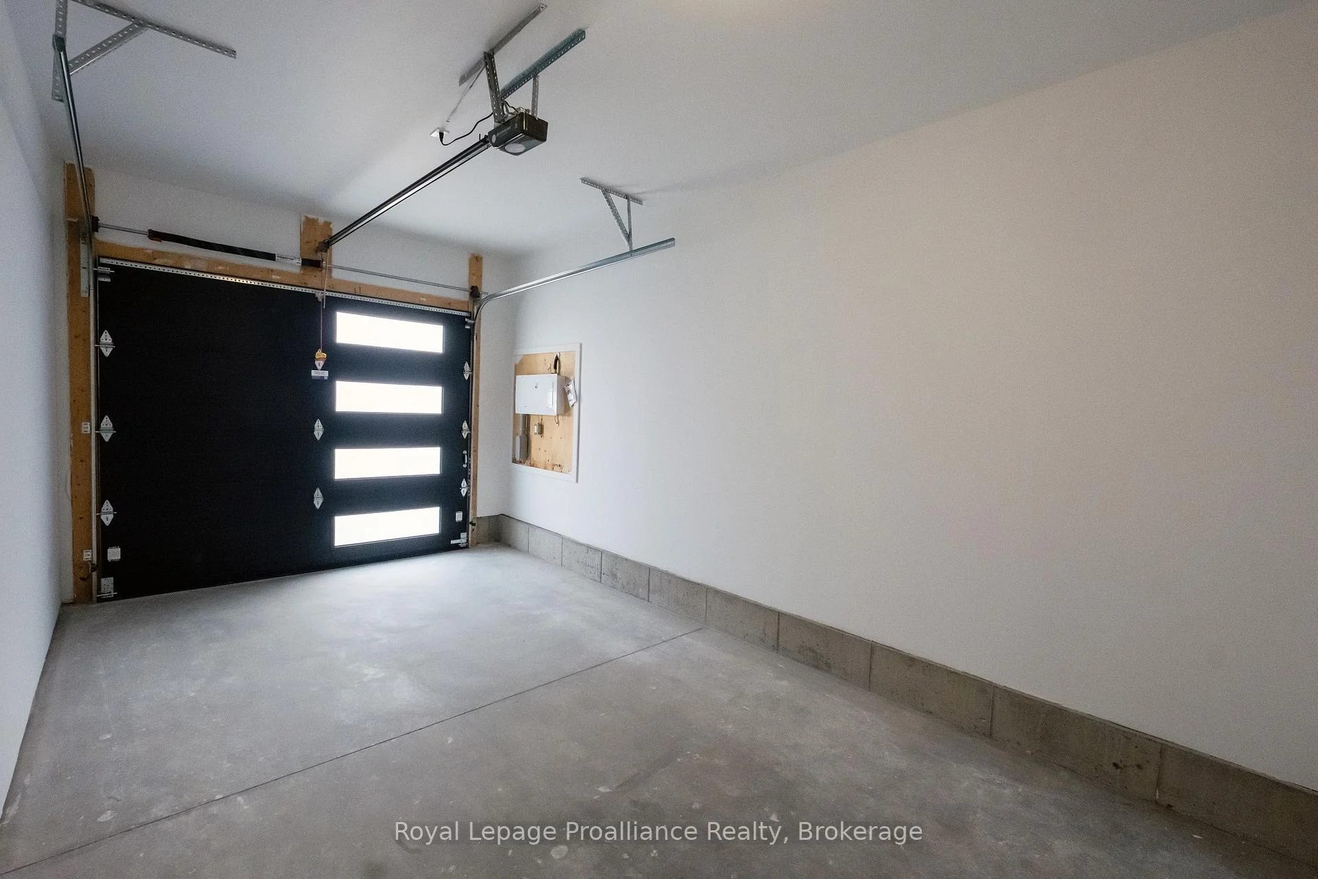 Photo 27 of Unit B, 166 Sienna Avenue, Belleville, Belleville Ward — HOMEH