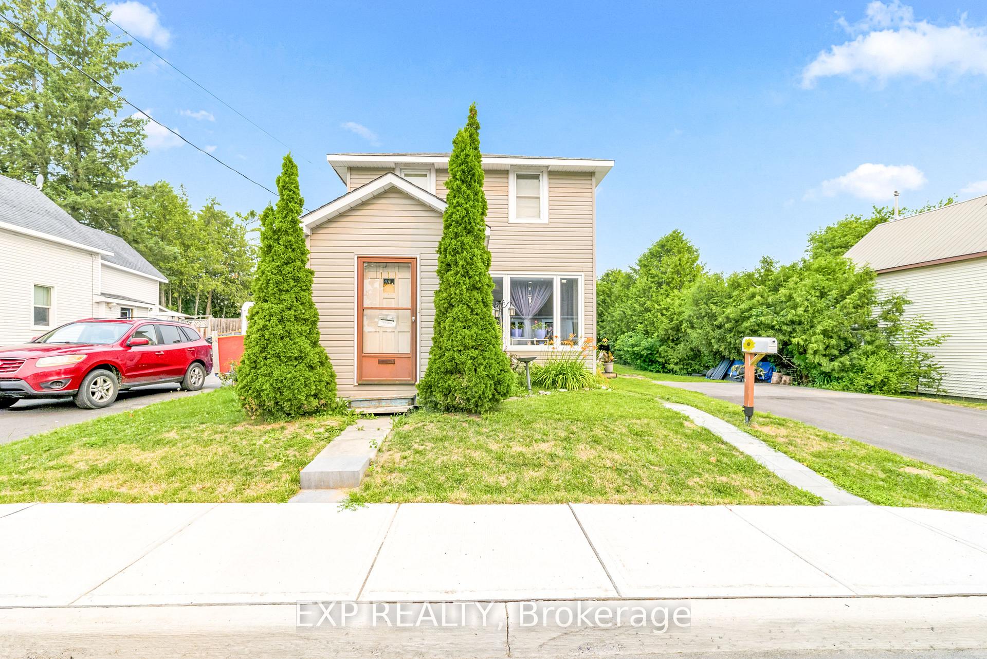 Photo 3 of 111 Macdonald Street, Arnprior, Arnprior — HOMEH