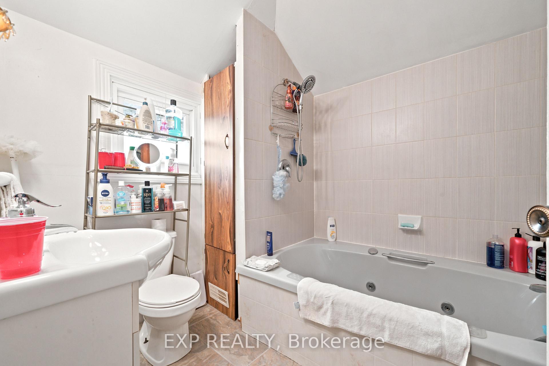 Photo 33 of 111 Macdonald Street, Arnprior, Arnprior — HOMEH