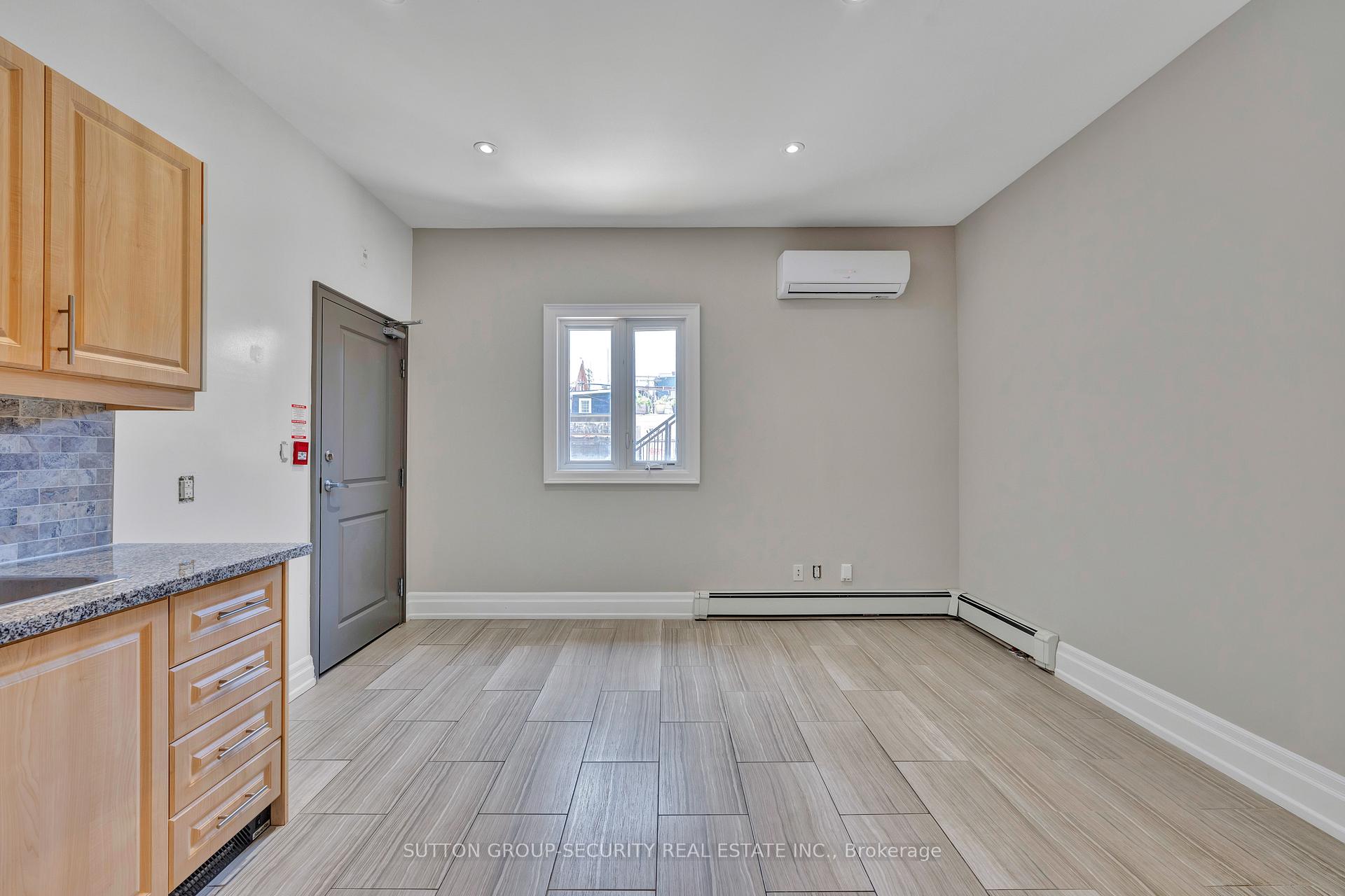 Photo 4 of Unit 3, 62 Lippincott Street, Toronto, Kensington-Chinatown — HOMEH