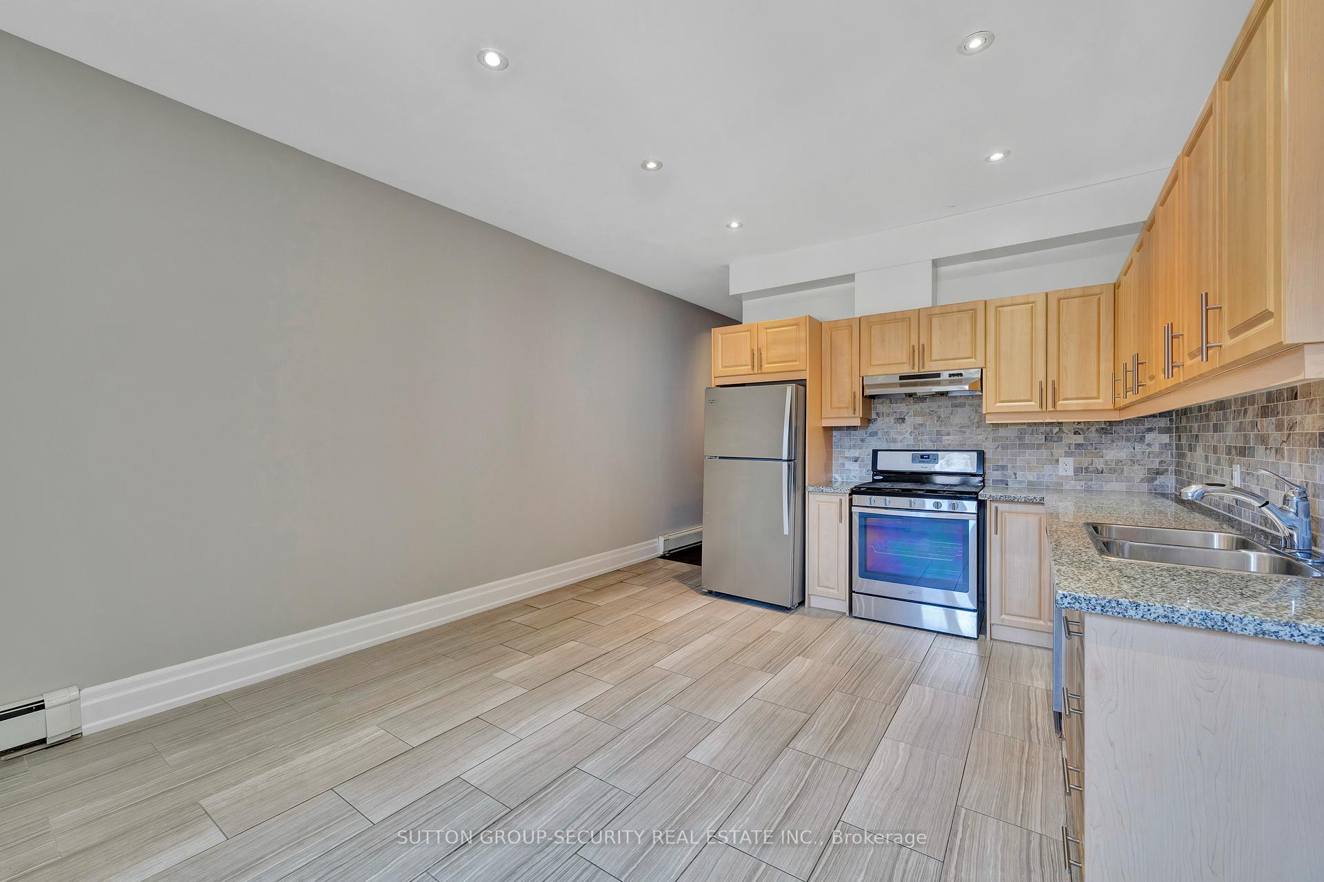 Photo 5 of Unit 3, 62 Lippincott Street, Toronto, Kensington-Chinatown — HOMEH