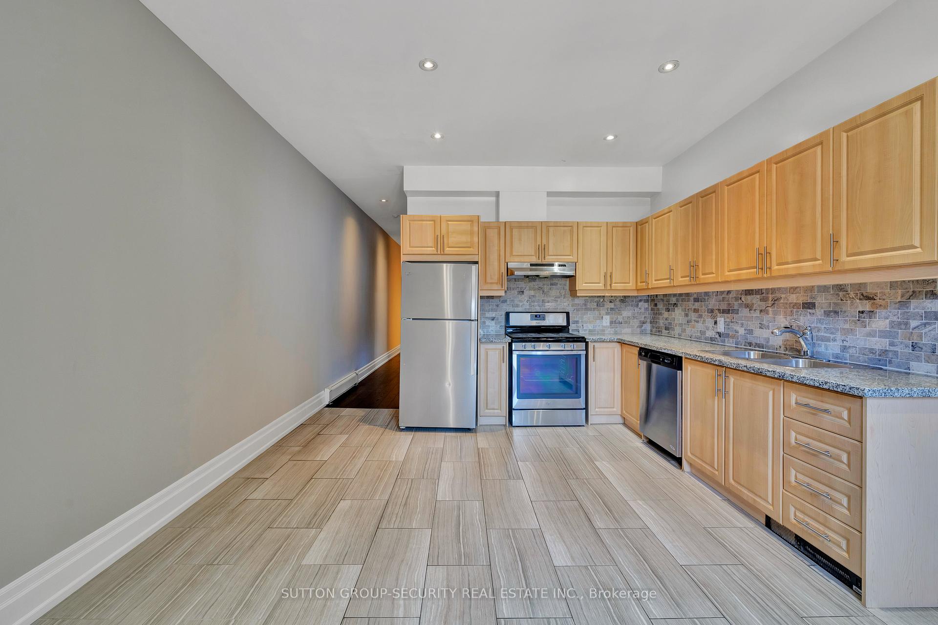 Photo 6 of Unit 3, 62 Lippincott Street, Toronto, Kensington-Chinatown — HOMEH