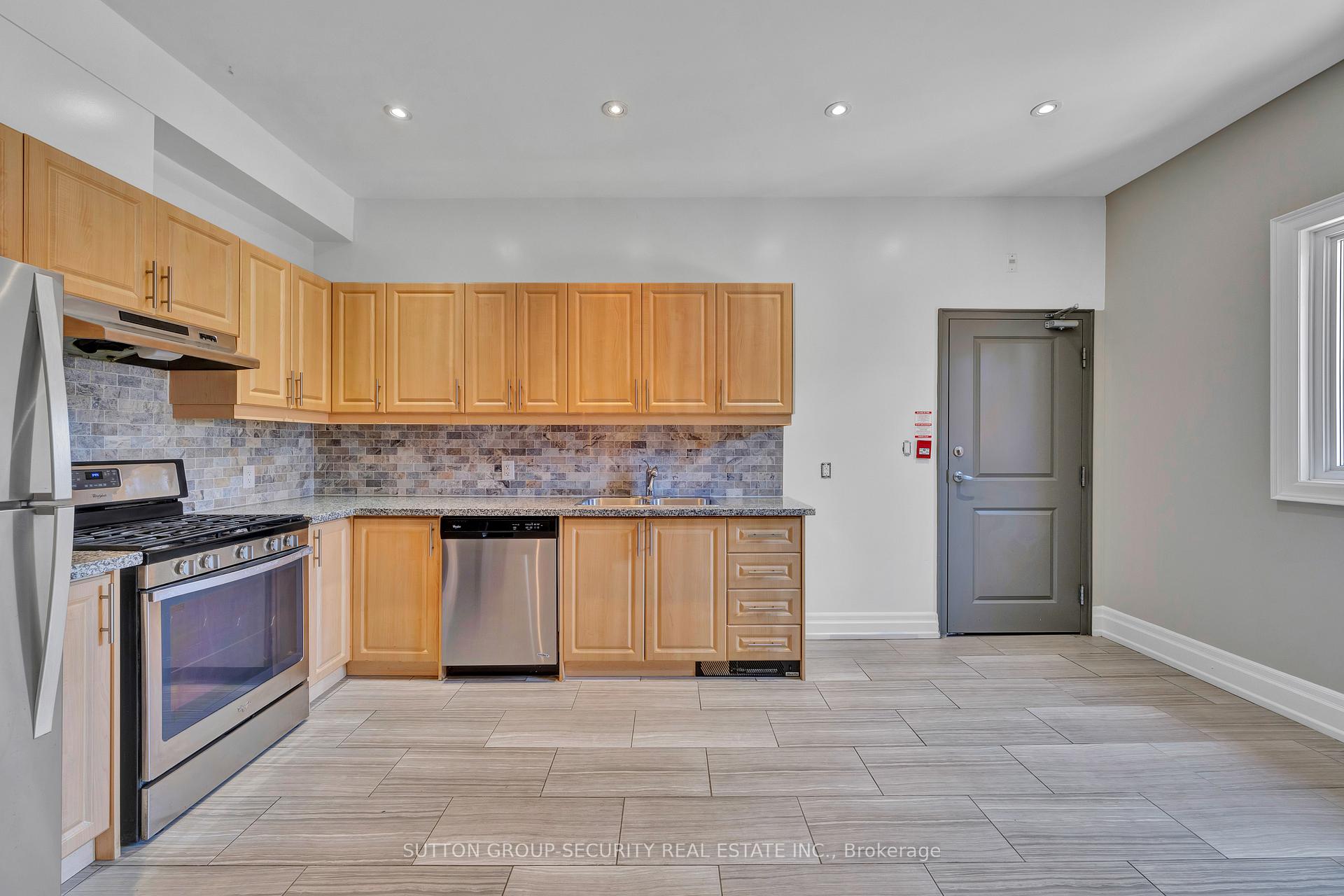 Photo 8 of Unit 3, 62 Lippincott Street, Toronto, Kensington-Chinatown — HOMEH