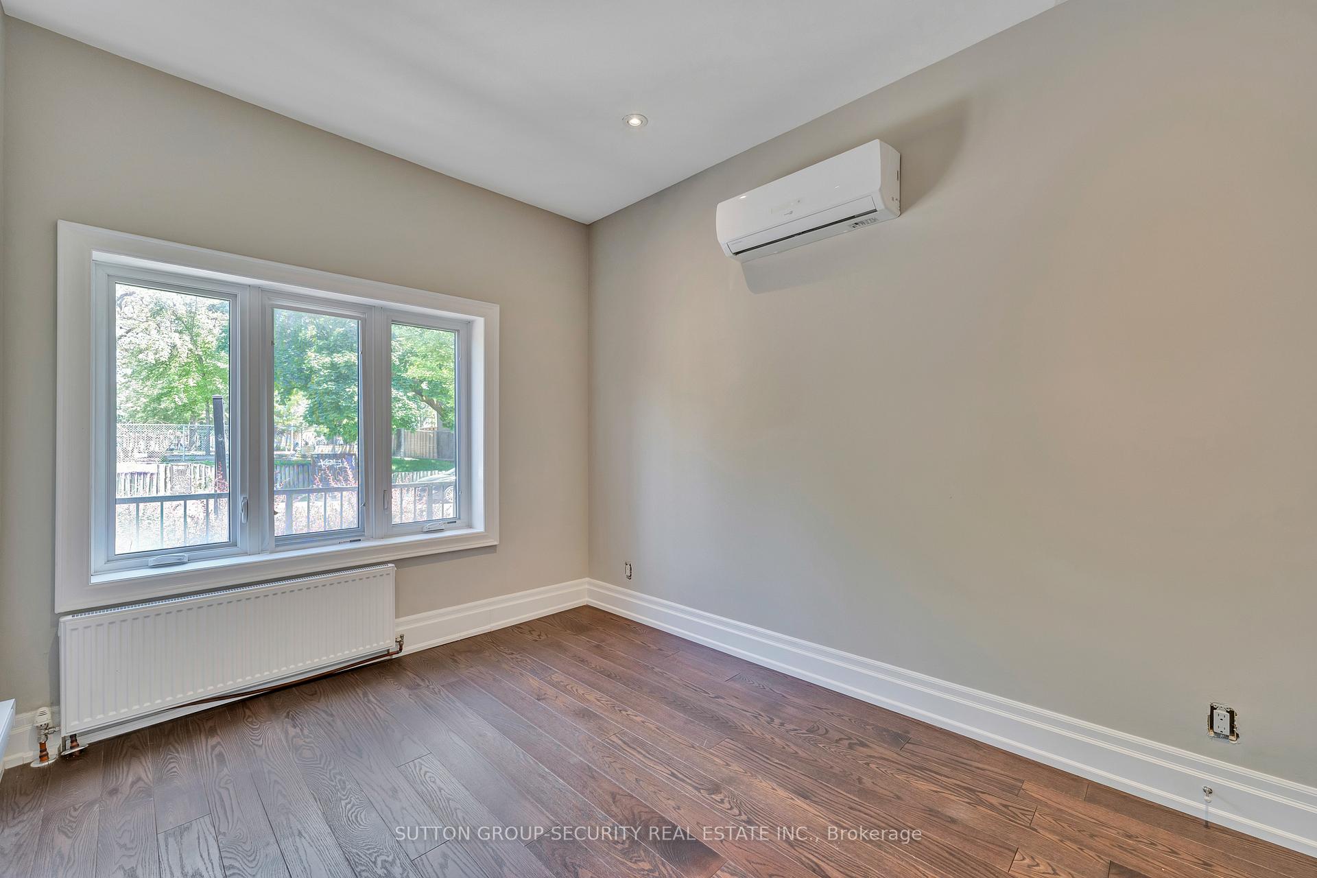 Photo 9 of Unit 3, 62 Lippincott Street, Toronto, Kensington-Chinatown — HOMEH