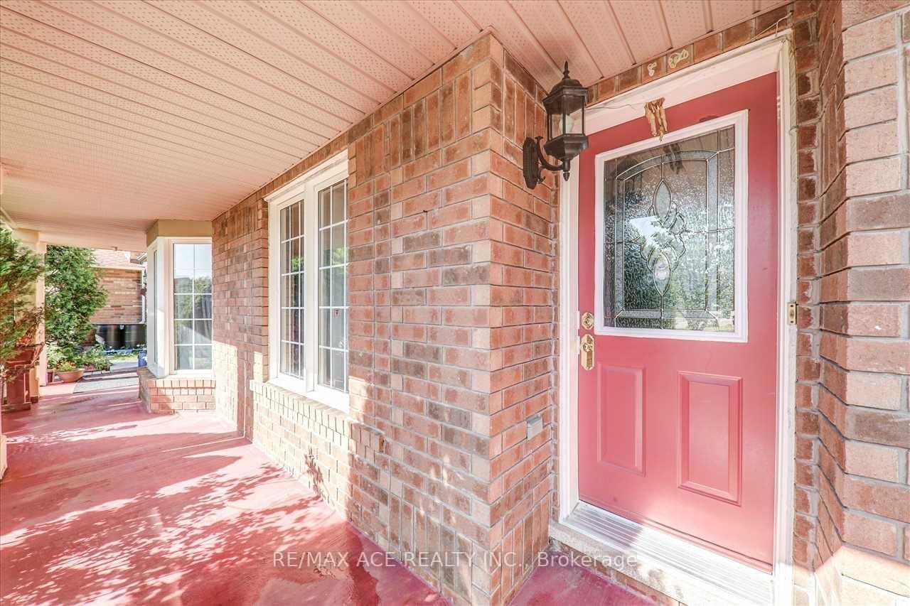 Photo 4 of 35 Pitchpine Drive, Scarborough, Rouge — HOMEH