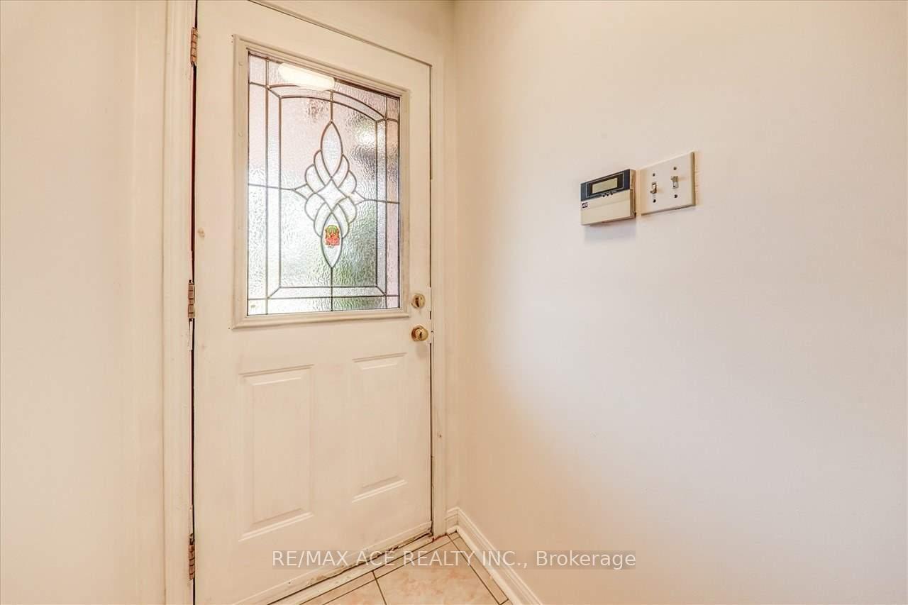 Photo 5 of 35 Pitchpine Drive, Scarborough, Rouge — HOMEH