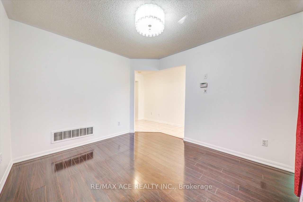 Photo 7 of 35 Pitchpine Drive, Scarborough, Rouge — HOMEH