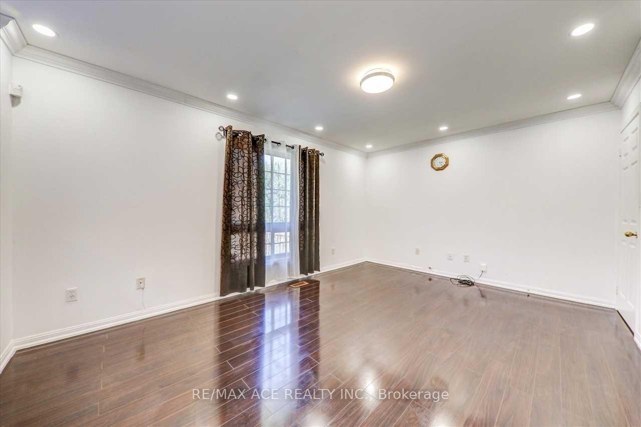 Photo 9 of 35 Pitchpine Drive, Scarborough, Rouge — HOMEH