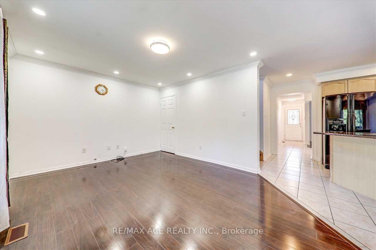 Photo 10 of 35 Pitchpine Drive, Scarborough, Rouge — HOMEH